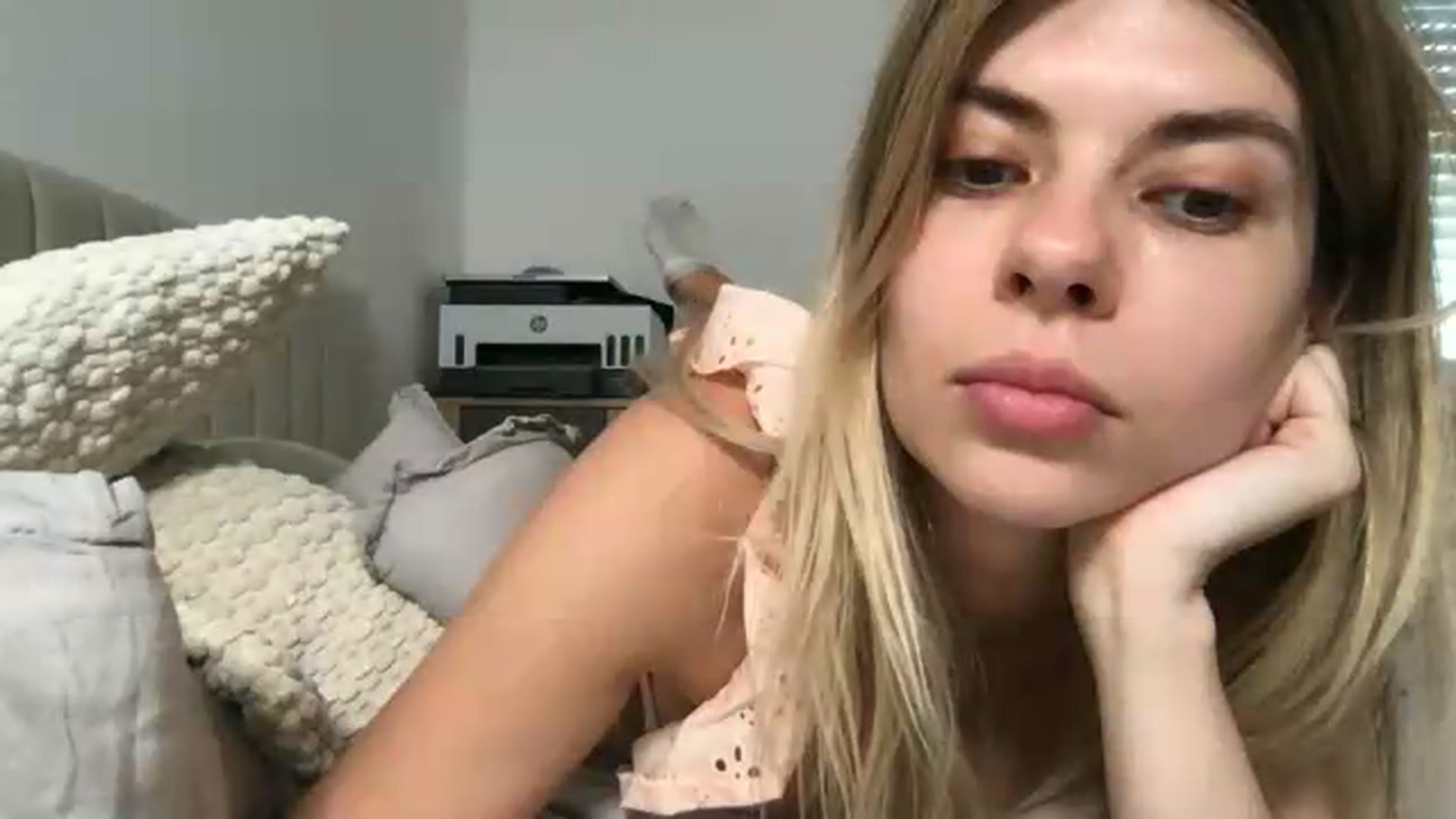 Gallery image thumbnail from neverinmylife's myfreecams stream on, 07/29/2026, 10:33 image 4 of 20