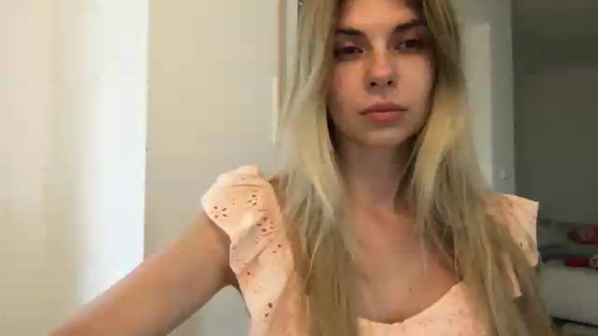 Gallery image thumbnail from neverinmylife's myfreecams stream on, 07/31/2026, 17:46 image 18 of 20