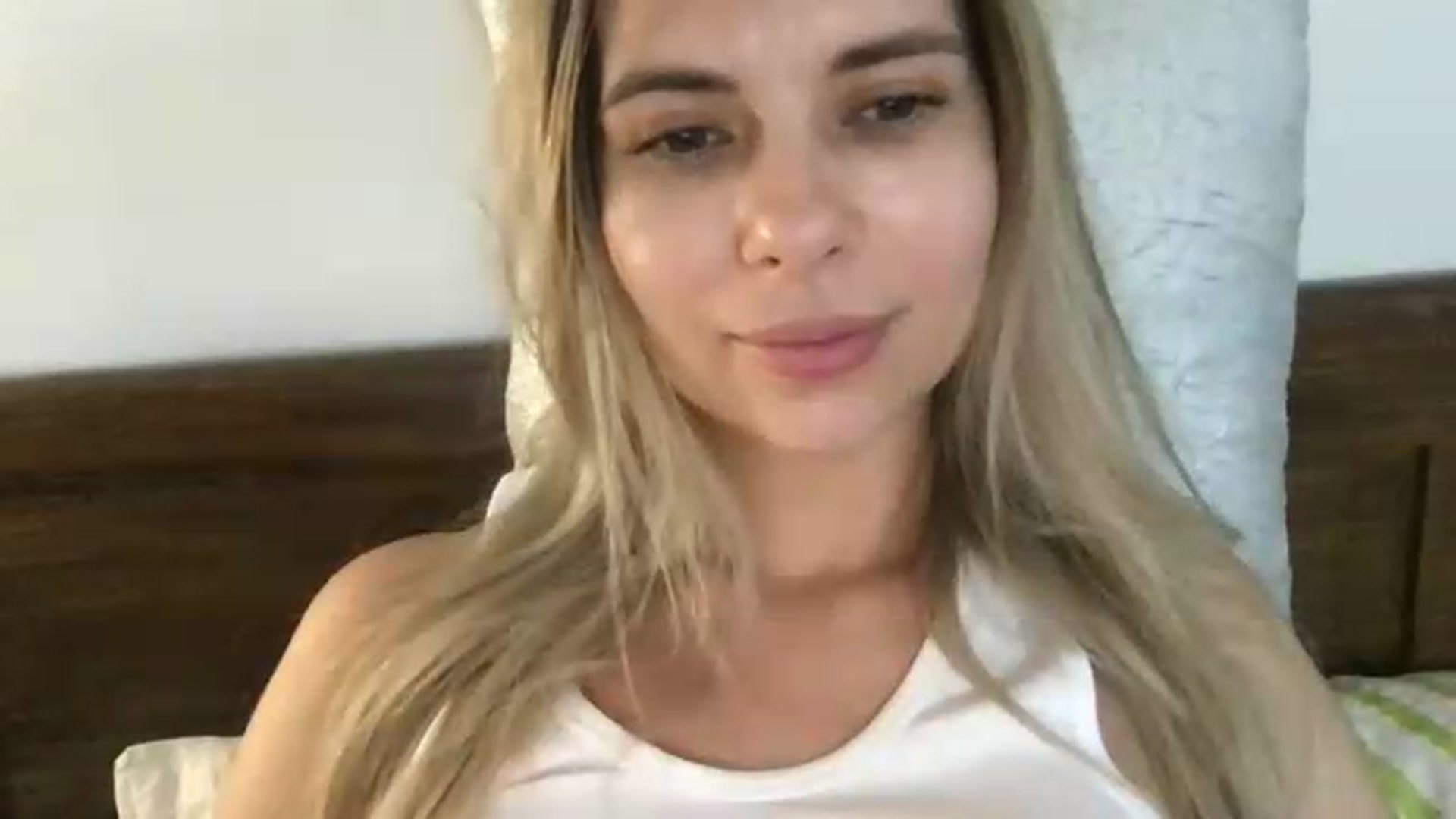Gallery image thumbnail from neverinmylife's myfreecams stream on, 08/15/2026, 11:10 image 10 of 20
