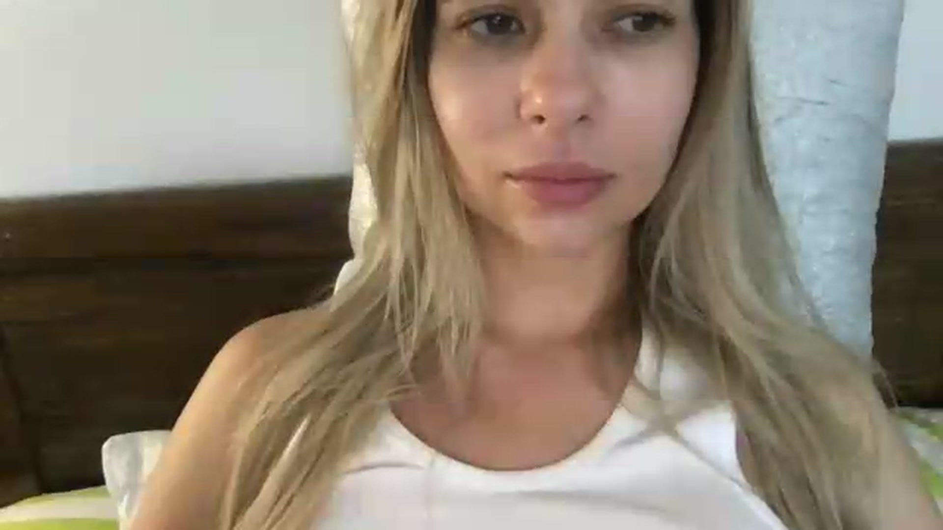 Gallery image thumbnail from neverinmylife's myfreecams stream on, 08/15/2026, 11:10 image 3 of 20