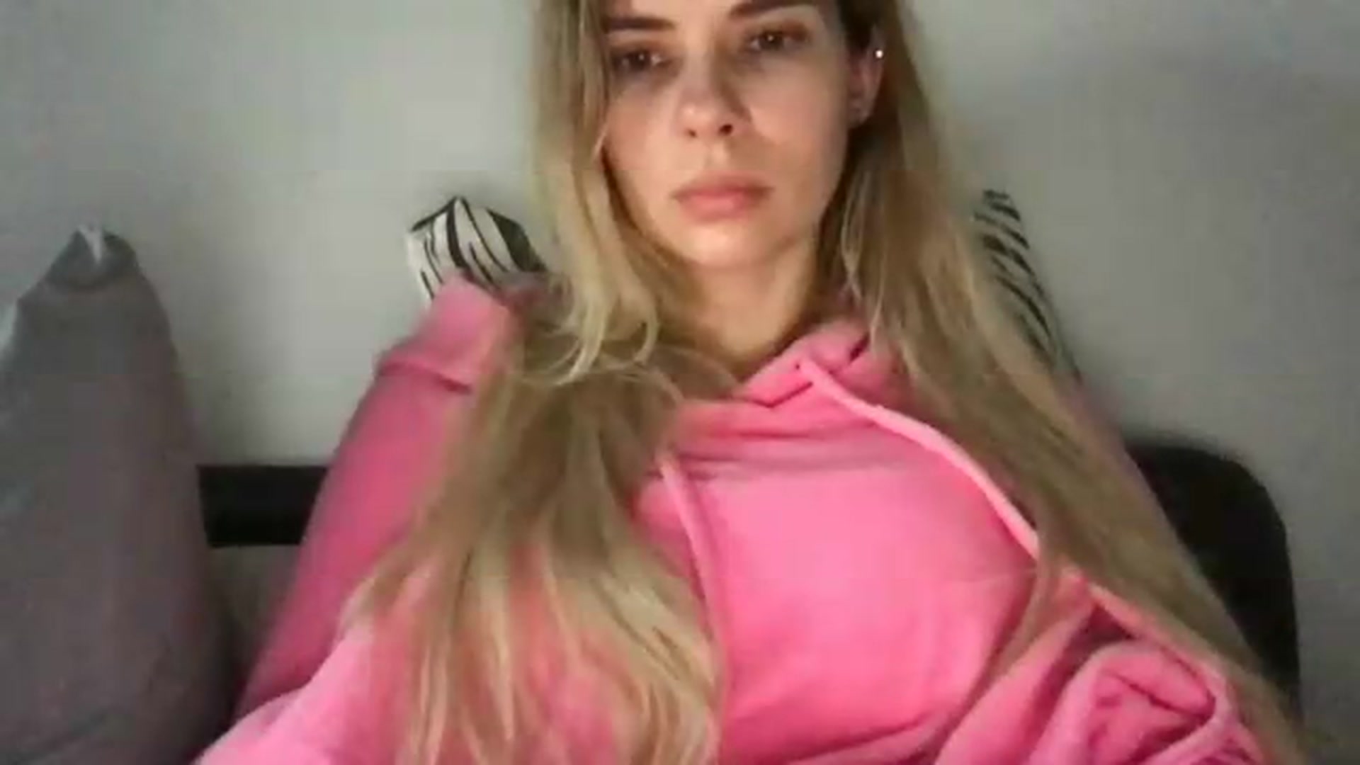 Gallery image thumbnail from neverinmylife's myfreecams stream on, 08/23/2026, 12:12 image 12 of 20