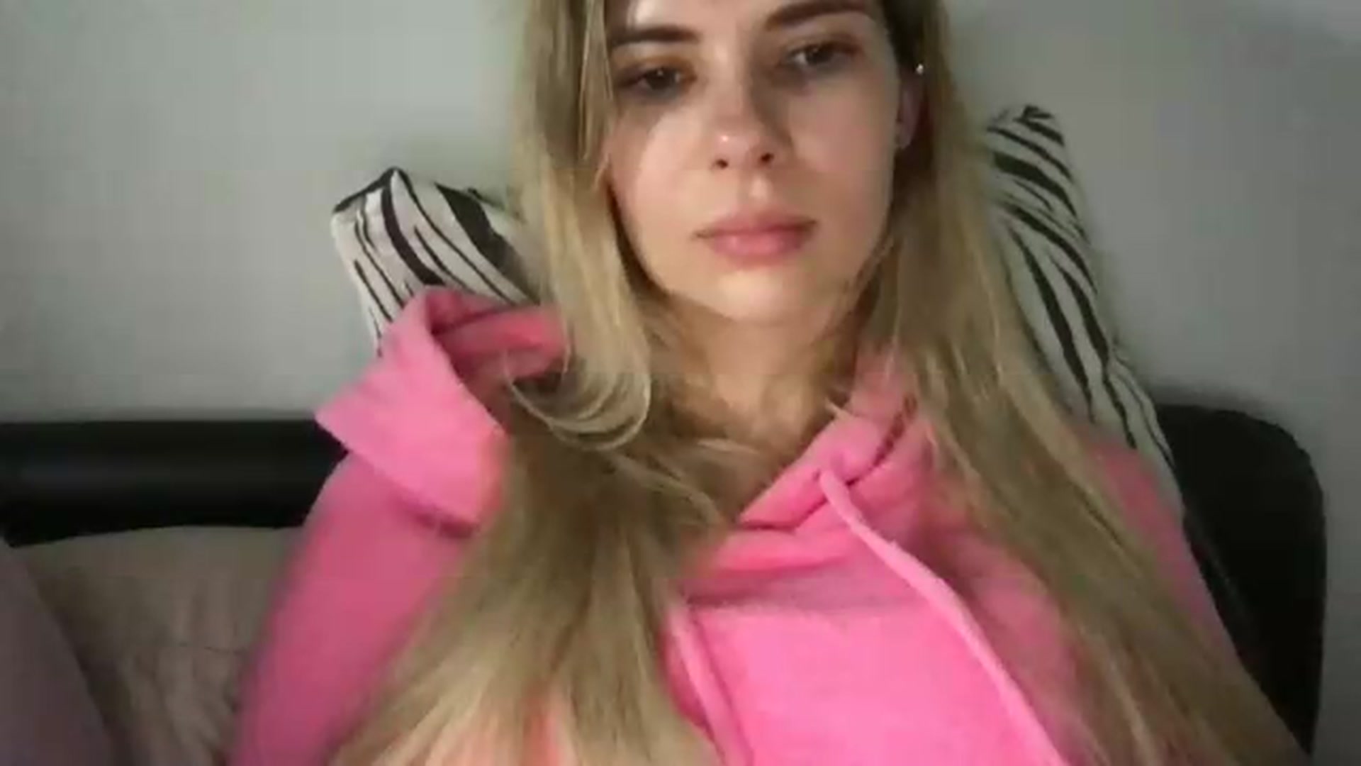 Gallery image thumbnail from neverinmylife's myfreecams stream on, 08/23/2026, 12:38 image 6 of 20
