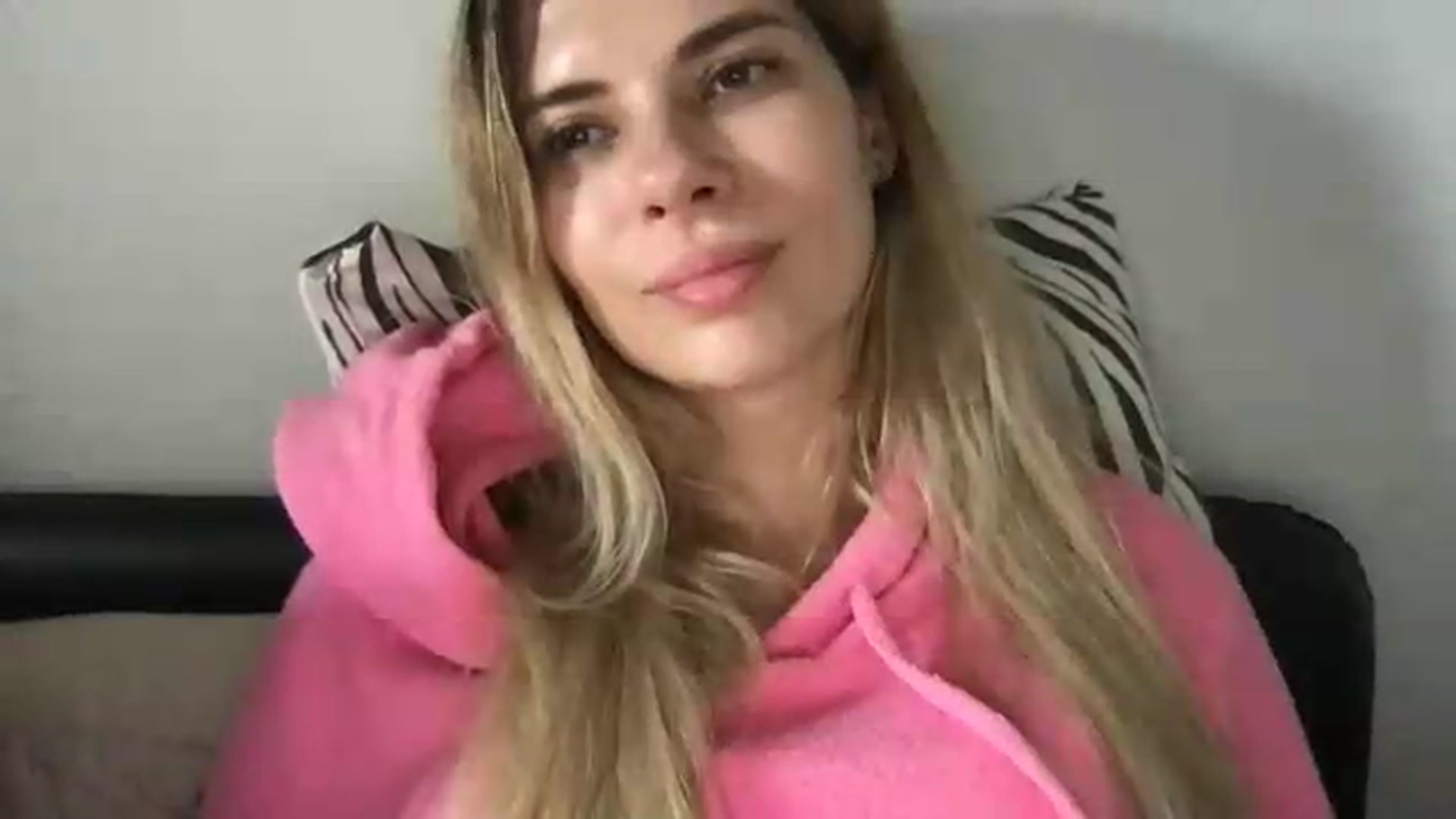 Gallery image thumbnail from neverinmylife's myfreecams stream on, 08/23/2026, 12:38 image 18 of 20
