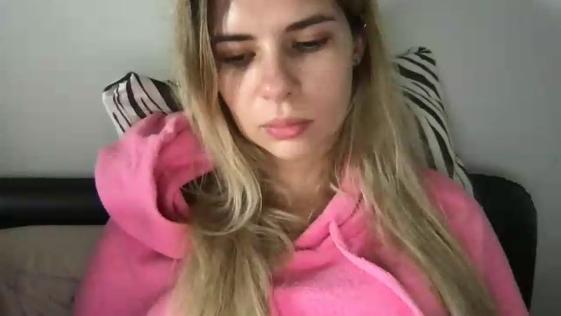 Gallery image thumbnail from neverinmylife's myfreecams stream on, 08/23/2026, 12:38 image 19 of 20