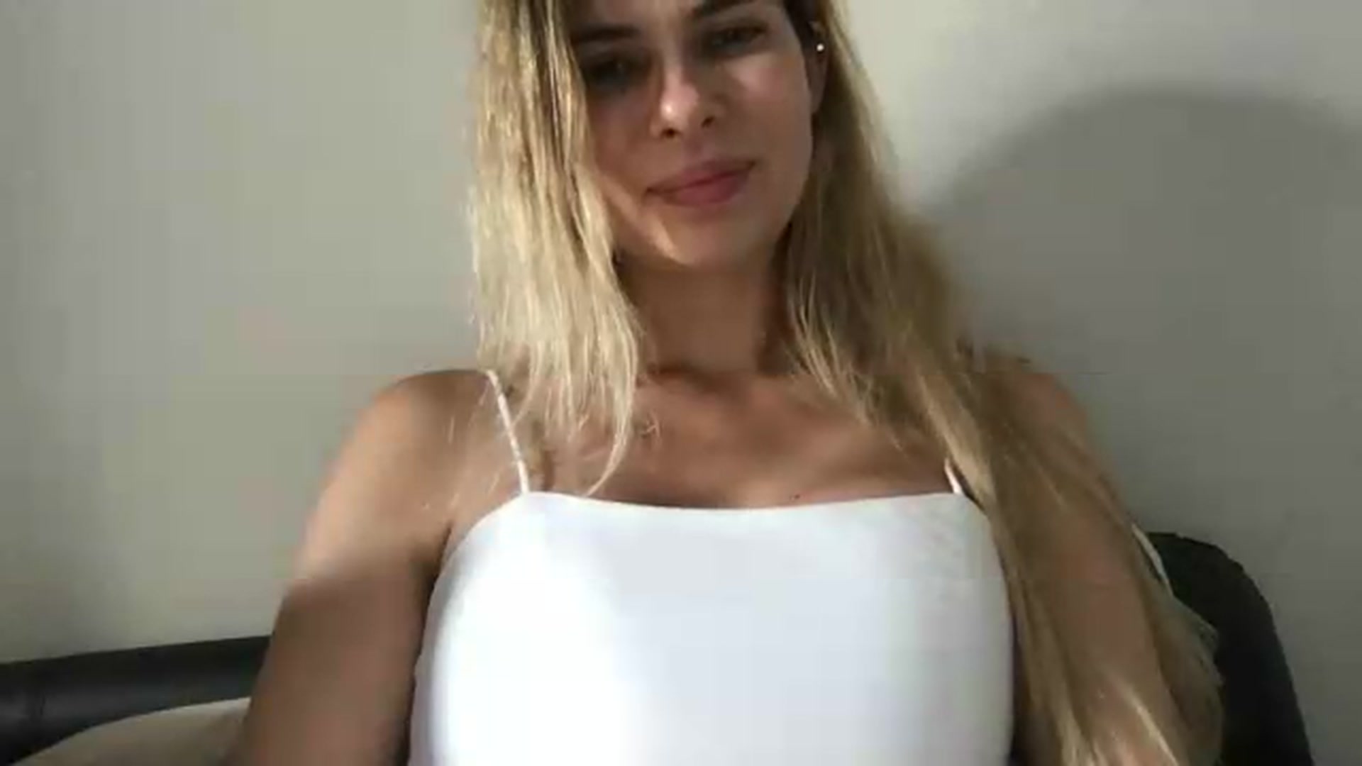 Gallery image thumbnail from neverinmylife's myfreecams stream on, 08/23/2026, 13:34 image 16 of 20