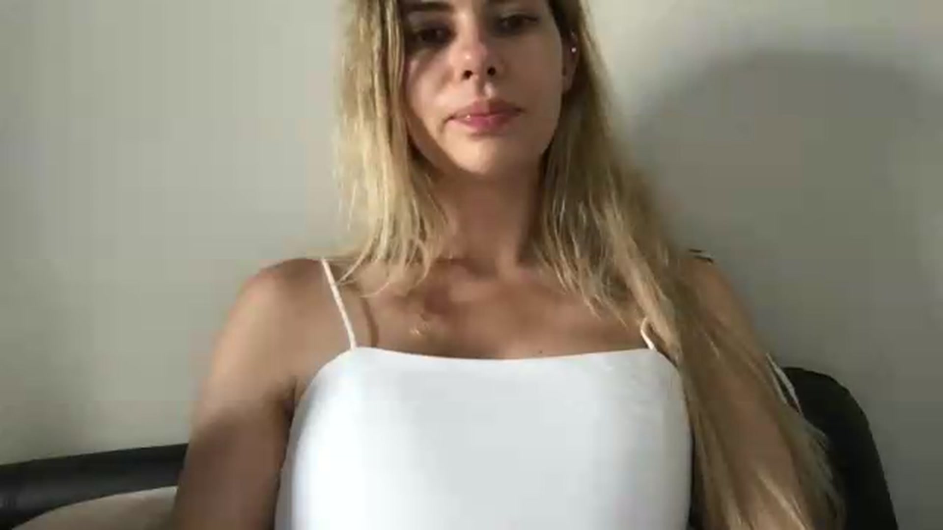 Gallery image thumbnail from neverinmylife's myfreecams stream on, 08/23/2026, 13:34 image 17 of 20