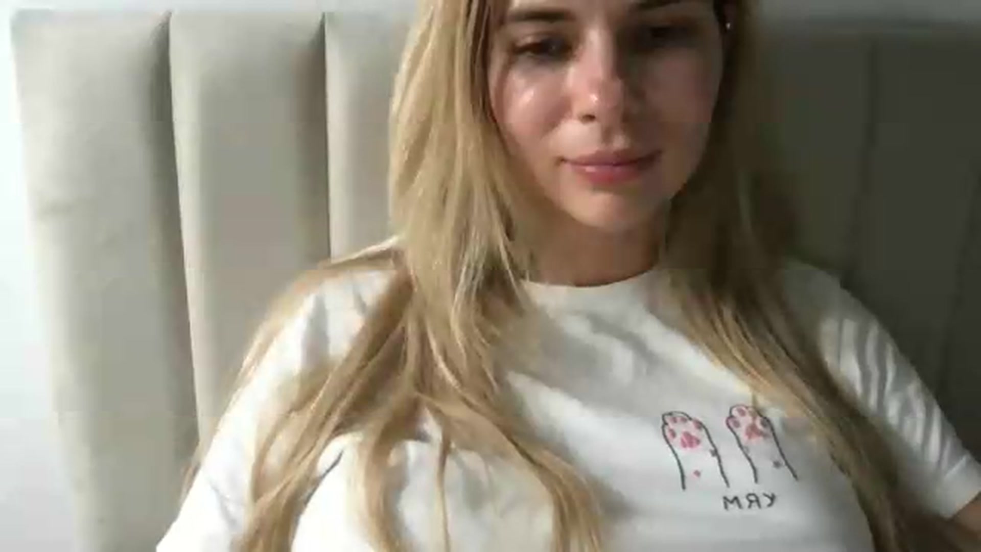 Gallery image thumbnail from neverinmylife's myfreecams stream on, 08/31/2026, 16:17 image 16 of 20
