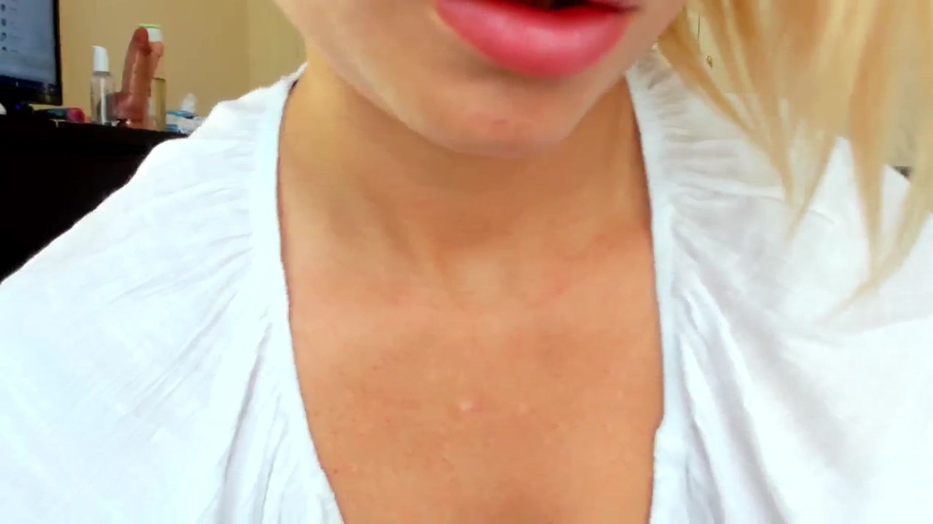 Gallery image thumbnail from new_dee's myfreecams stream on, 05/05/2024, 10:43 image 5 of 20