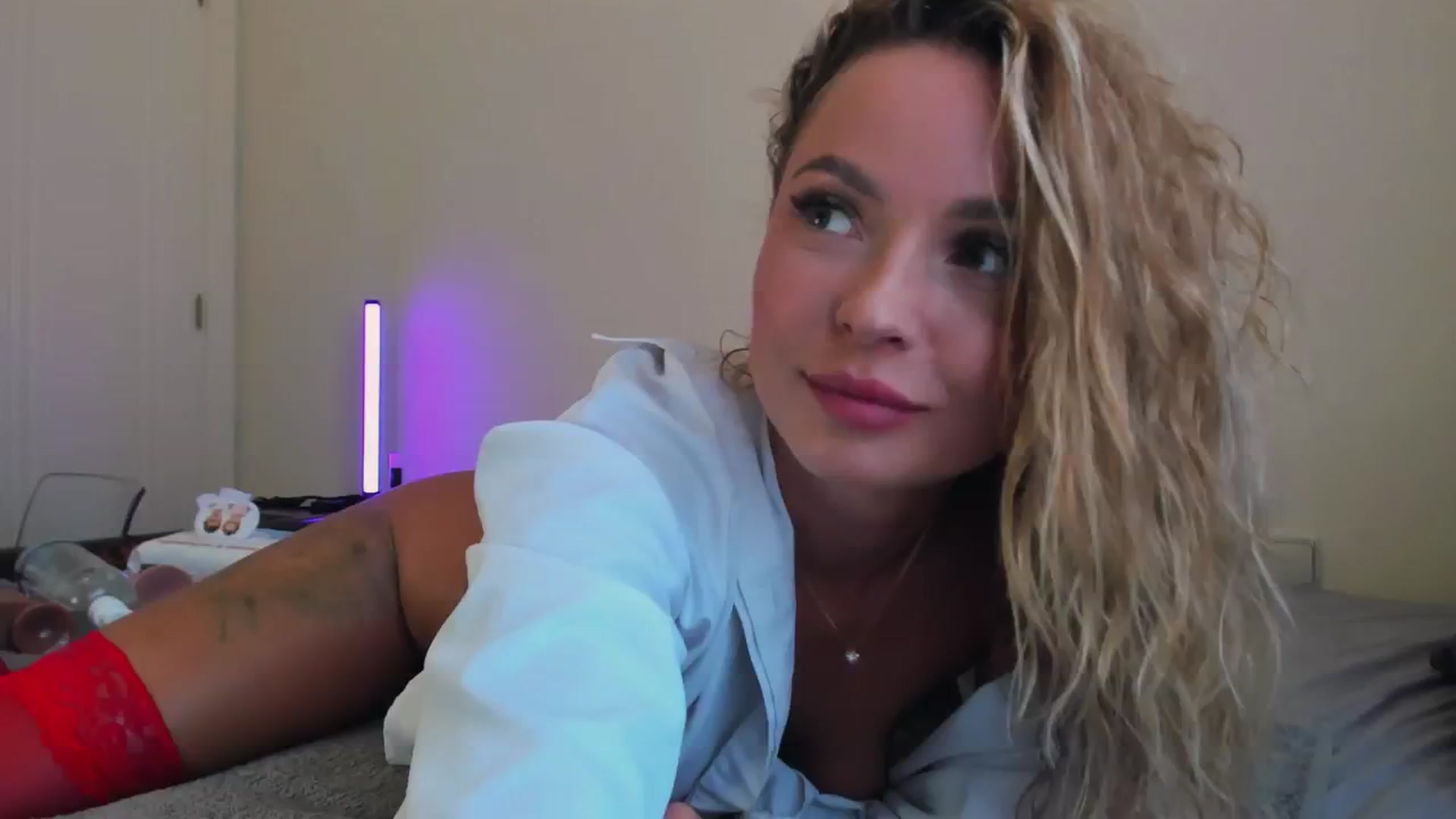 Gallery image thumbnail from new_dee's myfreecams stream on, 09/27/2024, 11:56 image 11 of 20