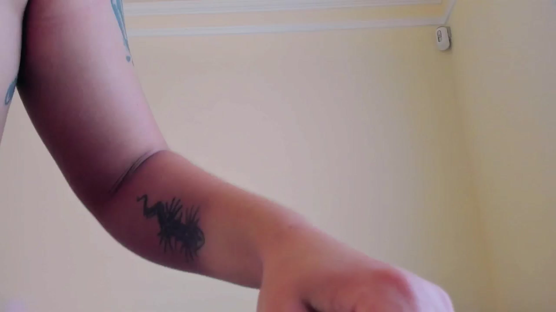 Gallery image thumbnail from new_dee's myfreecams stream on, 10/19/2024, 11:06 image 7 of 20