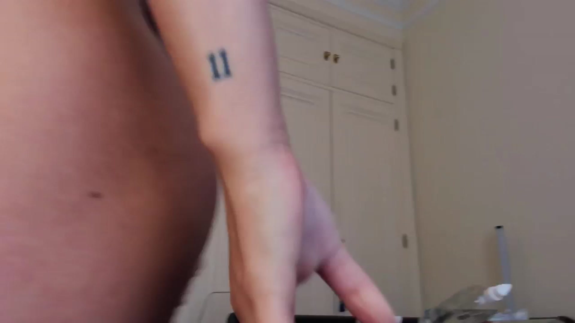 Gallery image thumbnail from new_dee's myfreecams stream on, 11/19/2024, 15:13 image 1 of 20