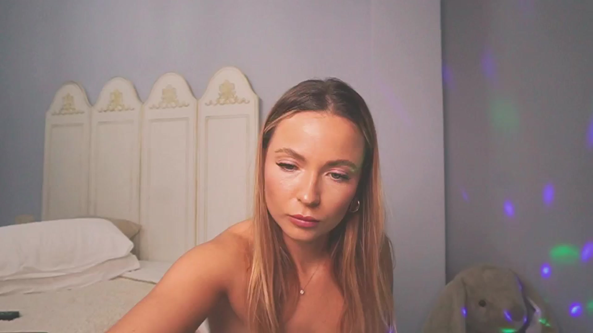 Gallery image thumbnail from new_dee's myfreecams stream on, 11/25/2024, 14:54 image 19 of 20