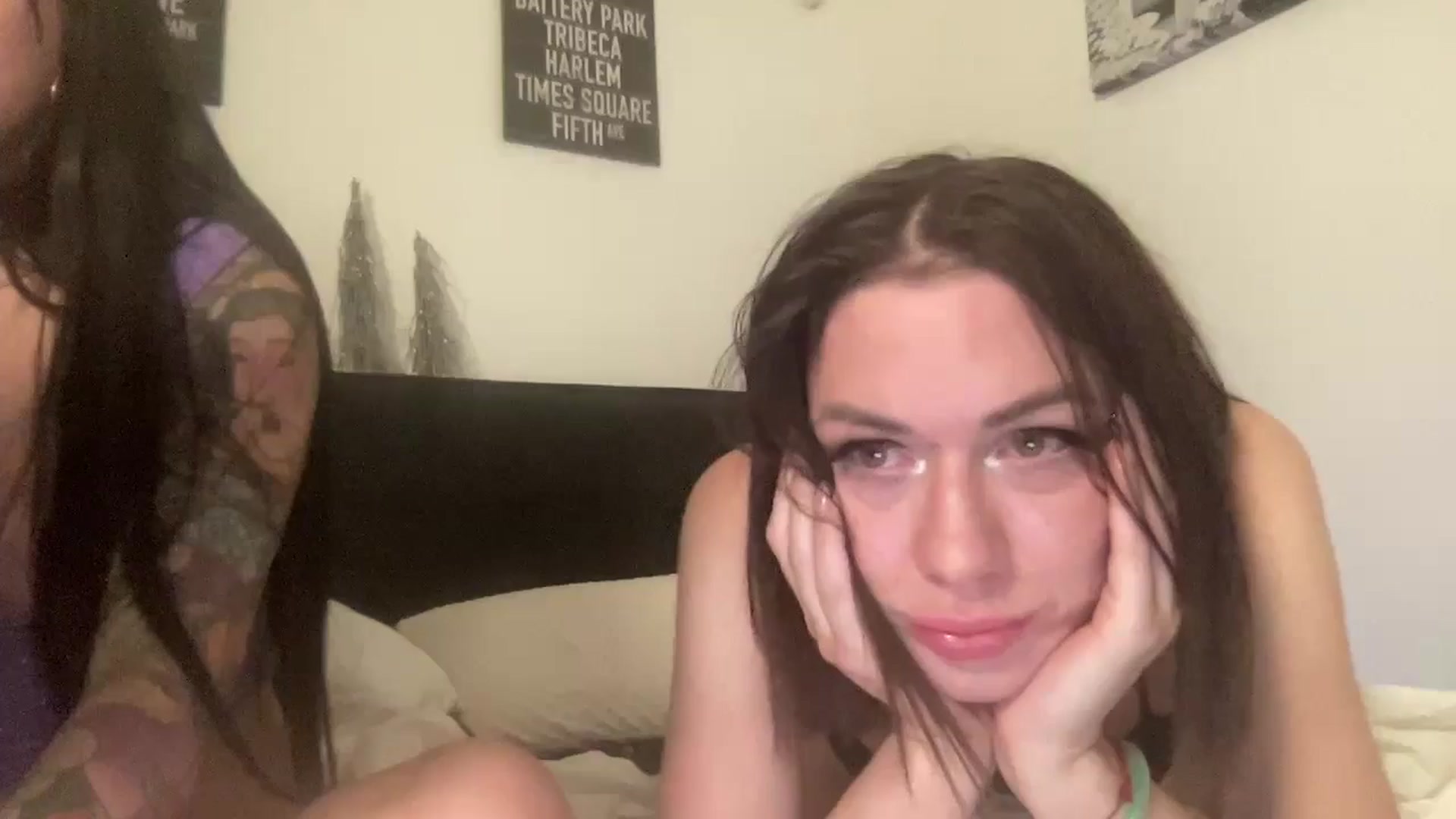 Gallery image thumbnail from newsgirly1's myfreecams stream on, 11/09/2024, 09:25 image 13 of 20