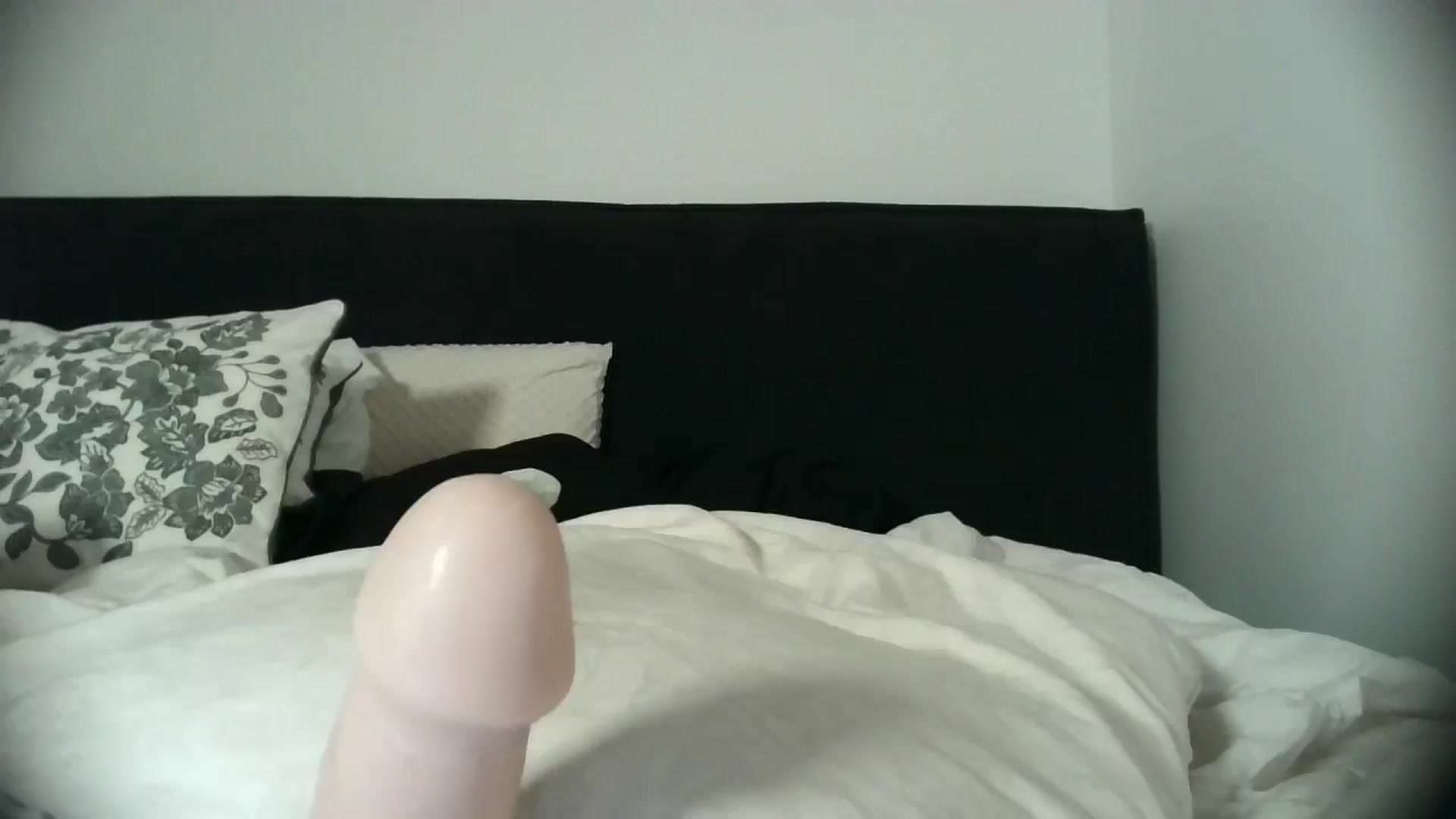 Gallery image thumbnail from newsgirly1's myfreecams stream on, 11/19/2024, 09:00 image 8 of 20