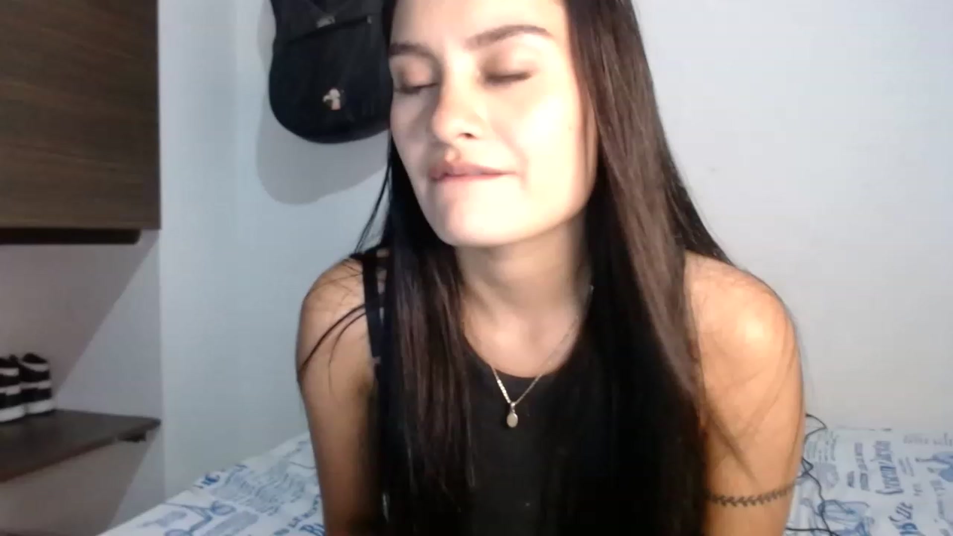 Gallery image thumbnail from nicollemiler's myfreecams stream on, 02/08/2023, 05:52 image 15 of 20