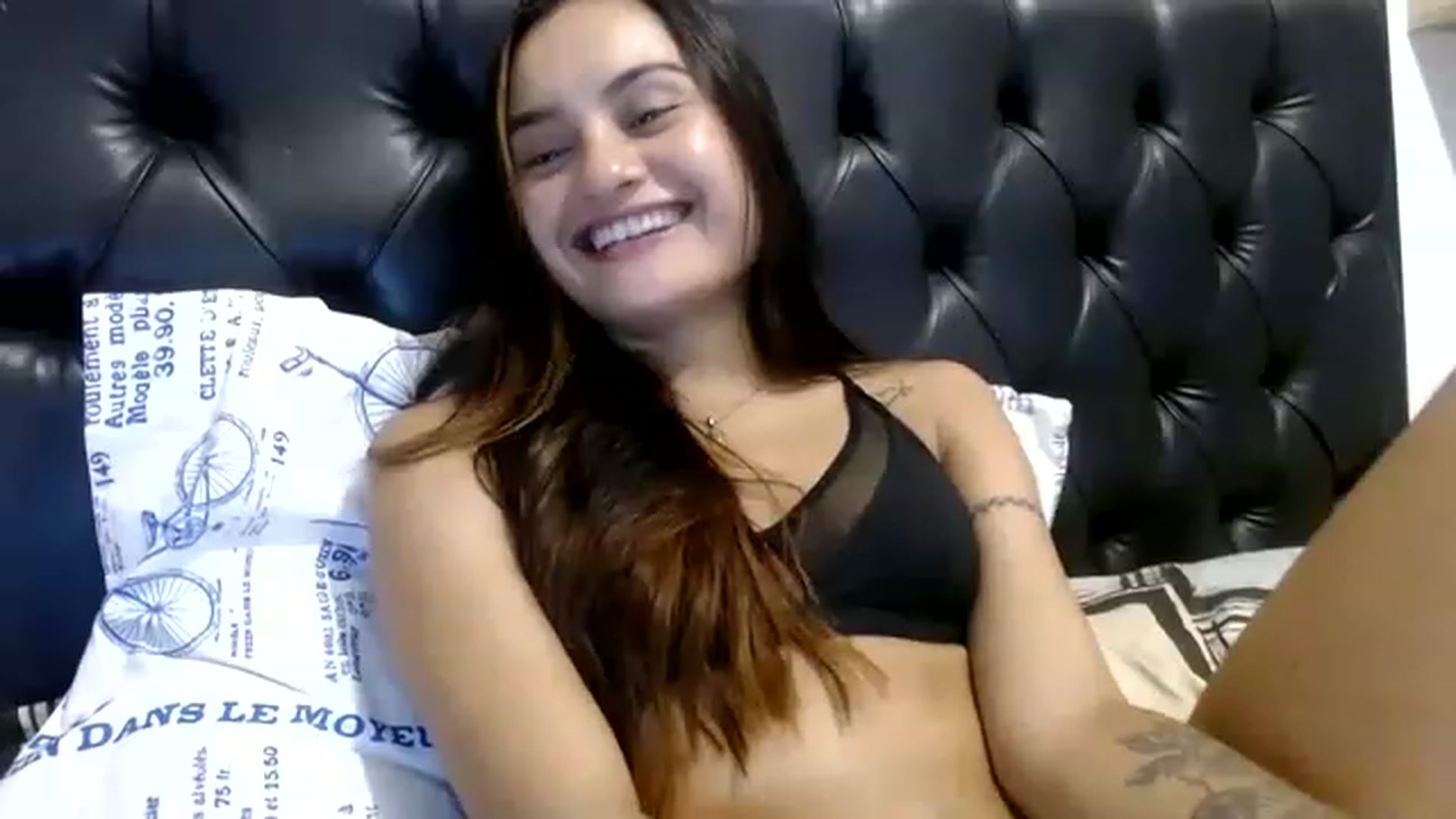 Gallery image thumbnail from nicollemiler's myfreecams stream on, 05/09/2023, 05:33 image 10 of 20