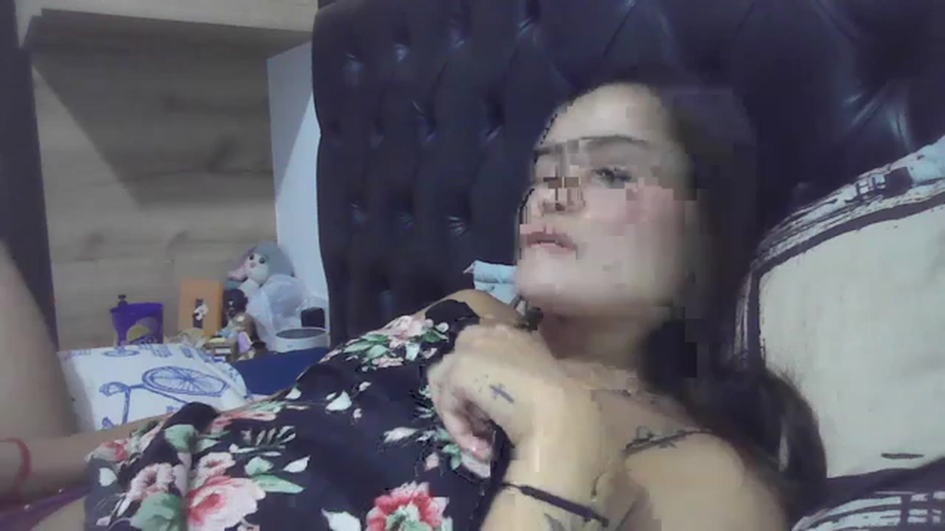 Gallery image thumbnail from nicollemiler's myfreecams stream on, 06/23/2023, 05:10 image 17 of 20