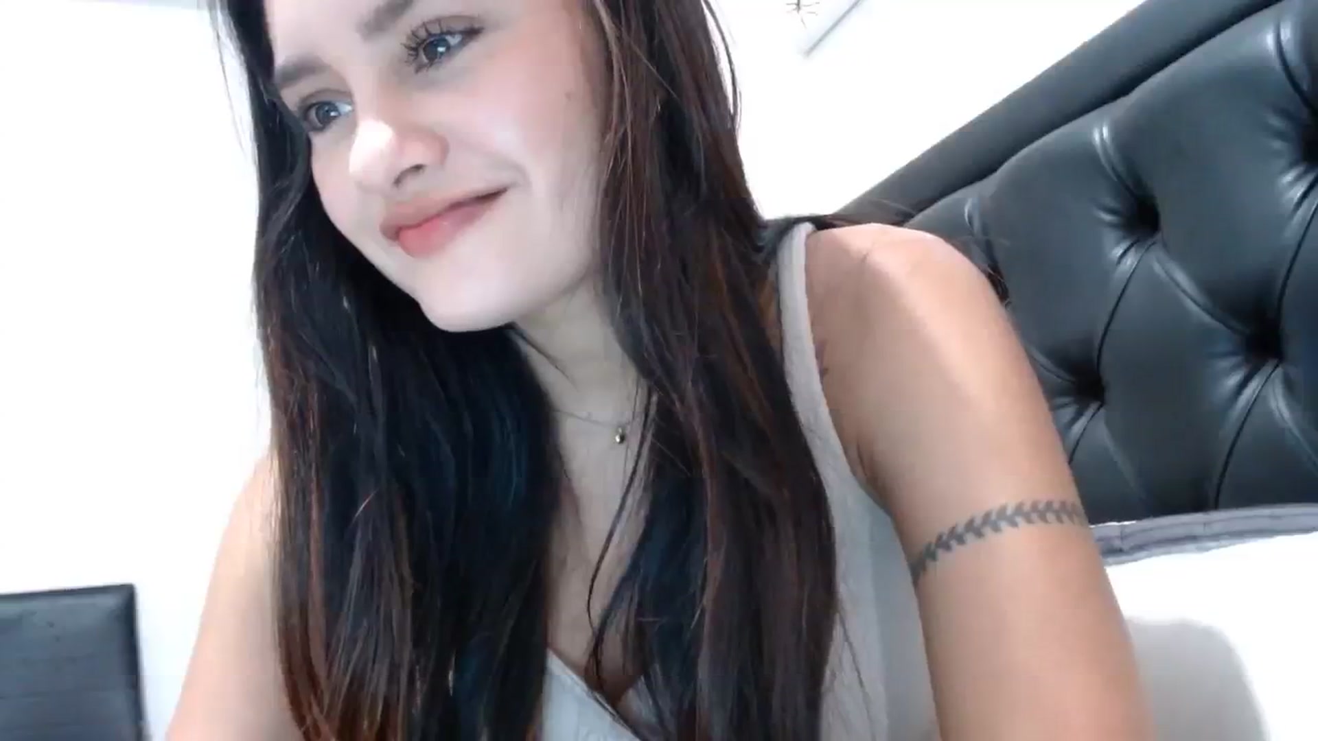 Gallery image thumbnail from nicollemiler's myfreecams stream on, 08/16/2023, 04:49 image 10 of 20