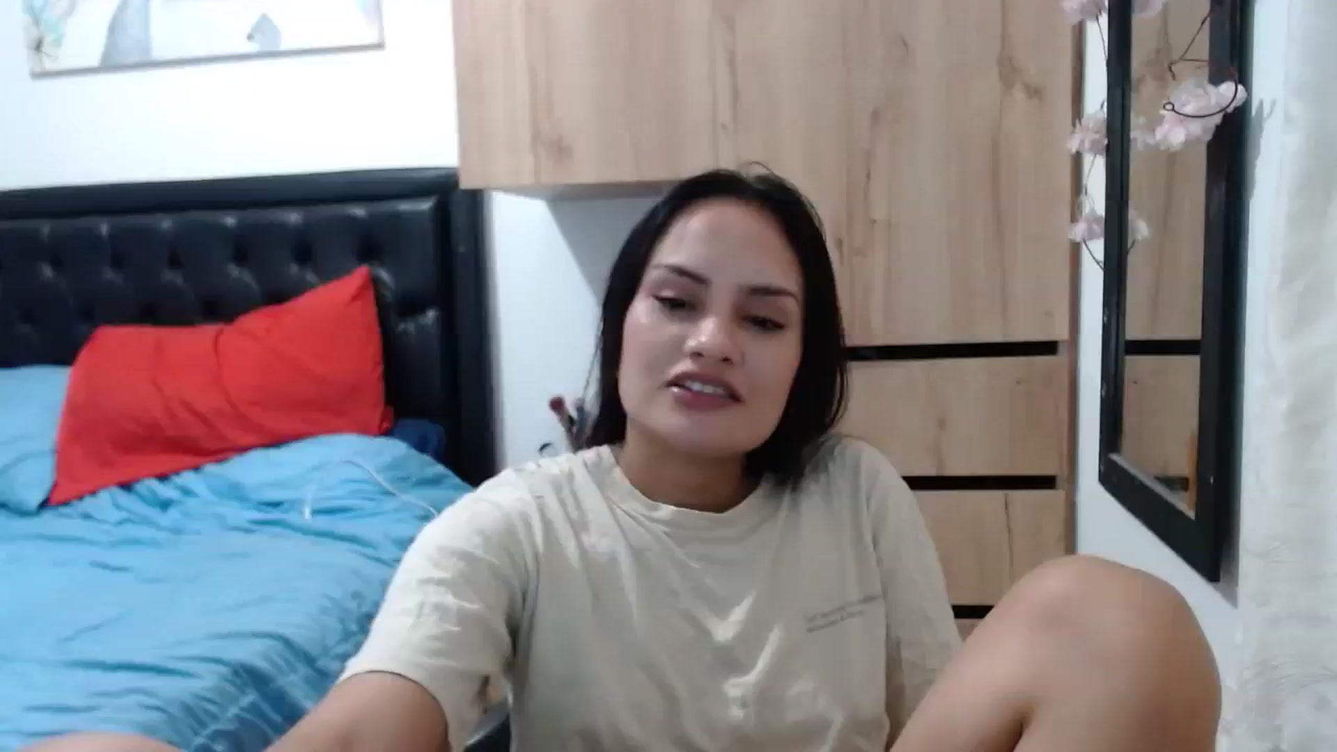 Gallery image thumbnail from nicollemiler's myfreecams stream on, 09/01/2023, 04:03 image 10 of 20