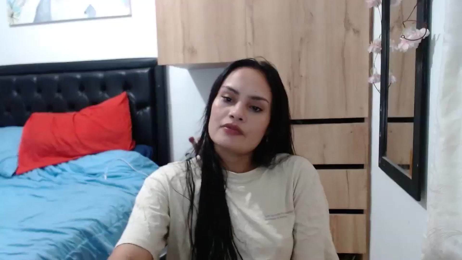 Gallery image thumbnail from nicollemiler's myfreecams stream on, 09/01/2023, 04:03 image 6 of 20