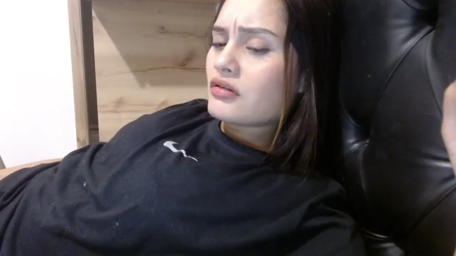 Gallery image thumbnail from nicollemiler's myfreecams stream on, 10/18/2023, 06:28 image 6 of 20
