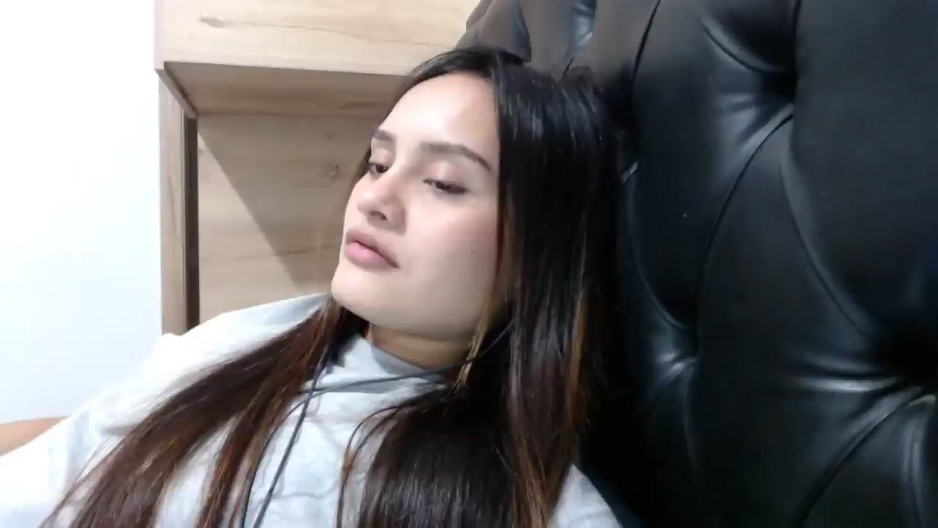 Gallery image thumbnail from nicollemiler's myfreecams stream on, 11/07/2023, 06:00 image 19 of 20