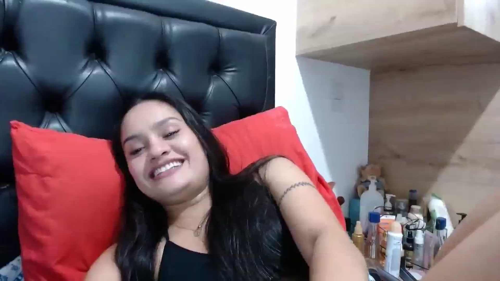 Gallery image thumbnail from nicollemiler's myfreecams stream on, 11/08/2023, 06:21 image 4 of 20