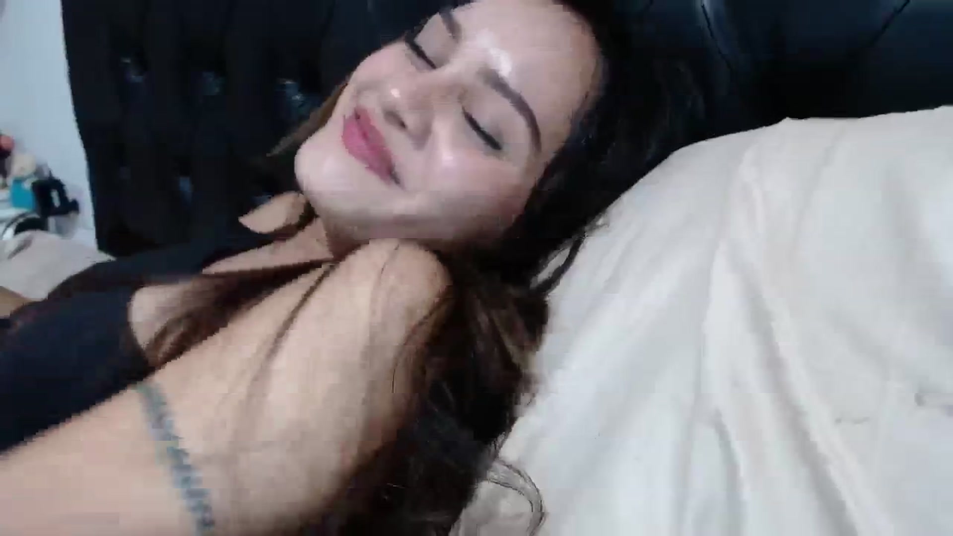 Gallery image thumbnail from nicollemiler's myfreecams stream on, 12/07/2023, 08:44 image 9 of 20
