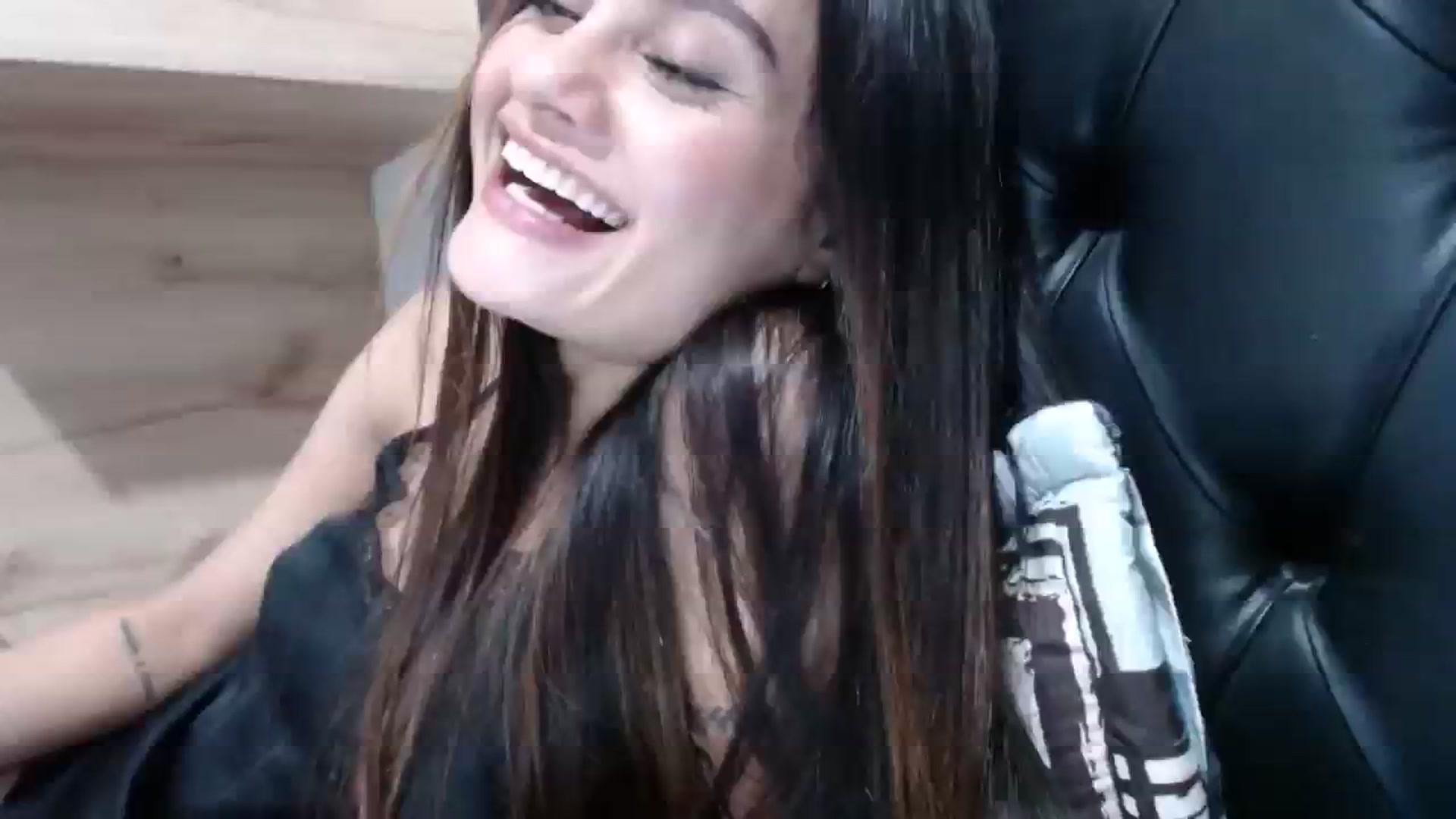 Gallery image thumbnail from nicollemiler's myfreecams stream on, 12/17/2023, 08:30 image 8 of 20