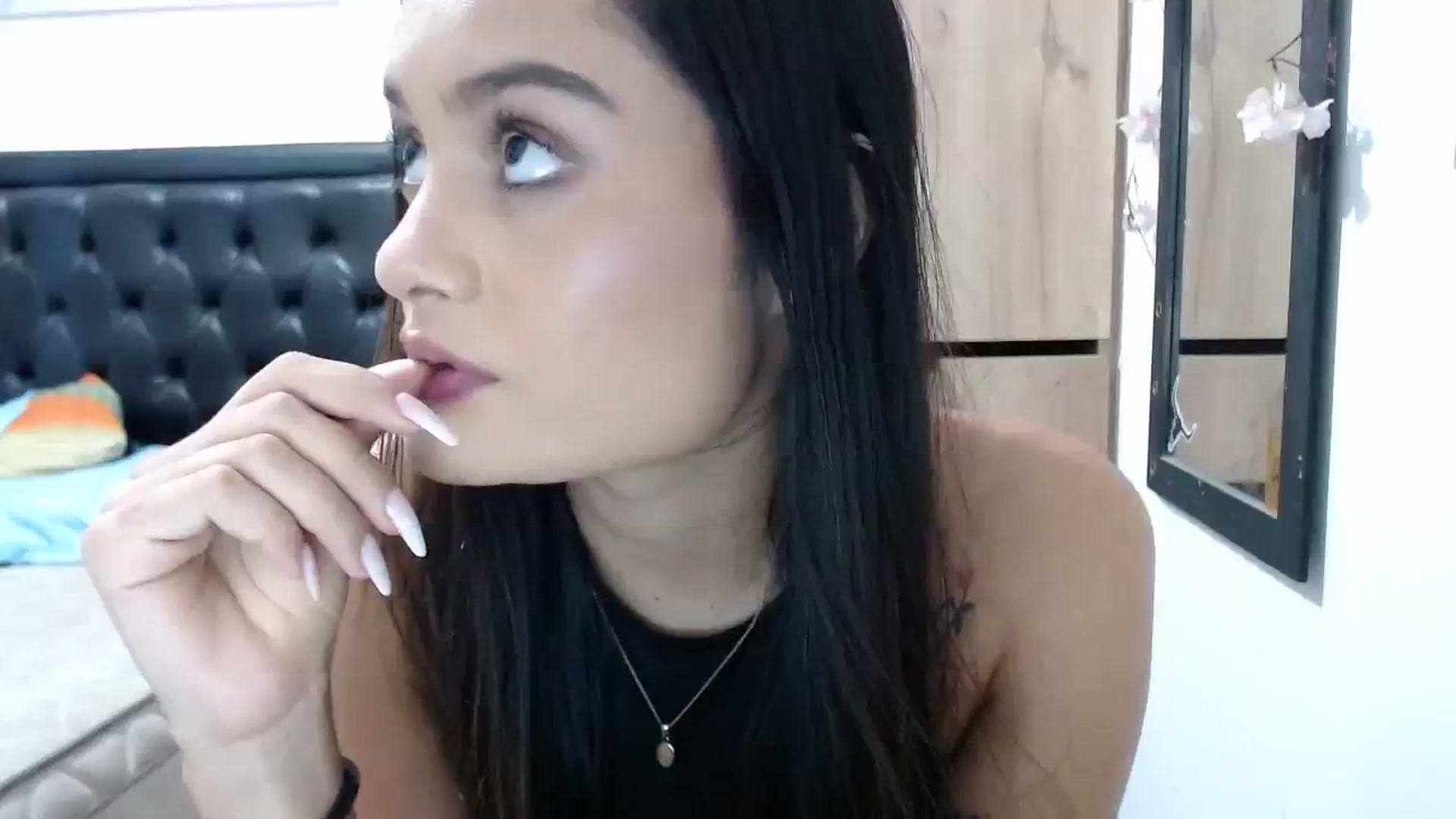 Gallery image thumbnail from nicollemiler's myfreecams stream on, 12/28/2023, 06:08 image 17 of 20