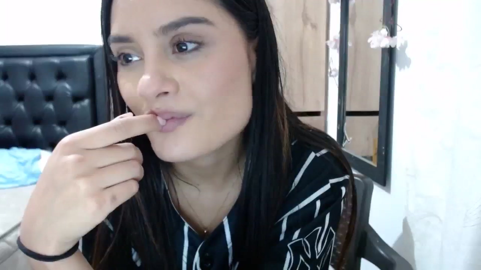 Gallery image thumbnail from nicollemiler's myfreecams stream on, 12/28/2023, 07:57 image 17 of 20