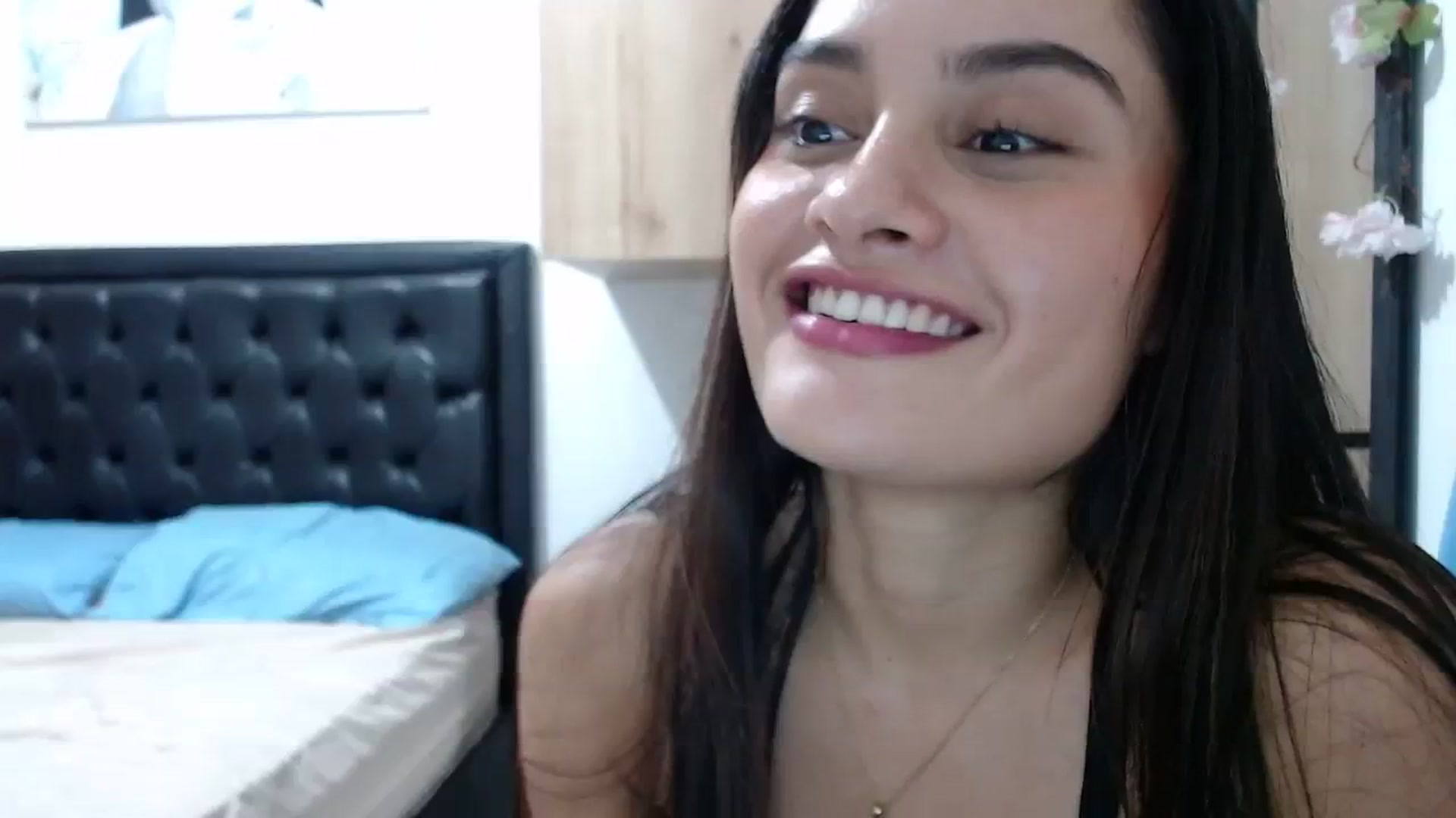 Gallery image thumbnail from nicollemiler's myfreecams stream on, 01/04/2024, 06:00 image 17 of 20