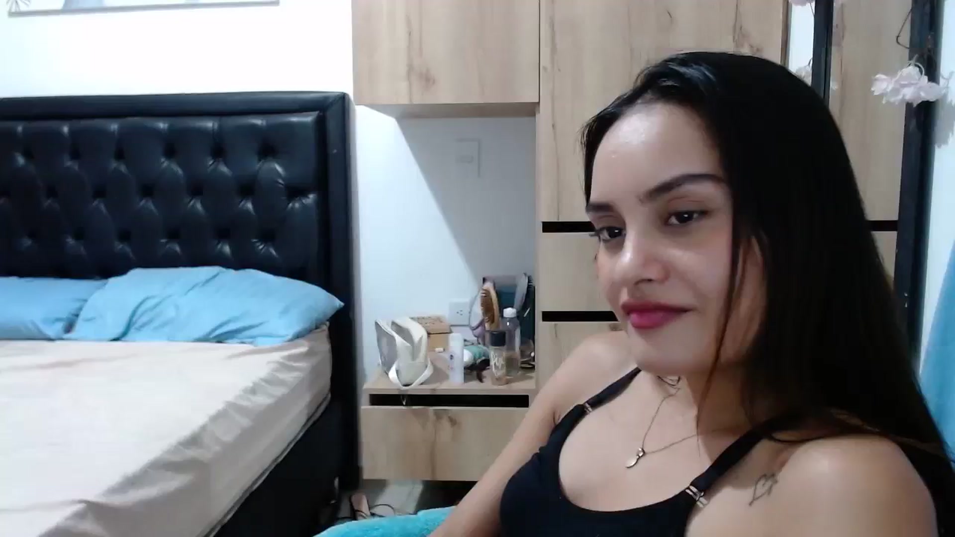 Gallery image thumbnail from nicollemiler's myfreecams stream on, 01/04/2024, 06:39 image 10 of 20