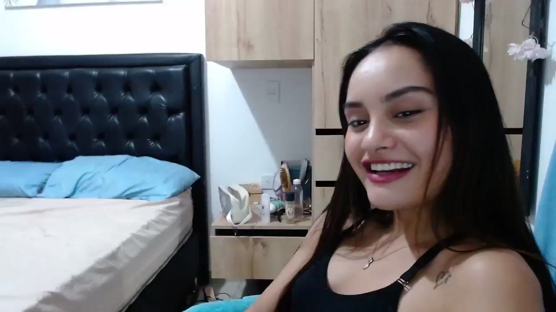 Gallery image thumbnail from nicollemiler's myfreecams stream on, 01/04/2024, 06:39 image 9 of 20
