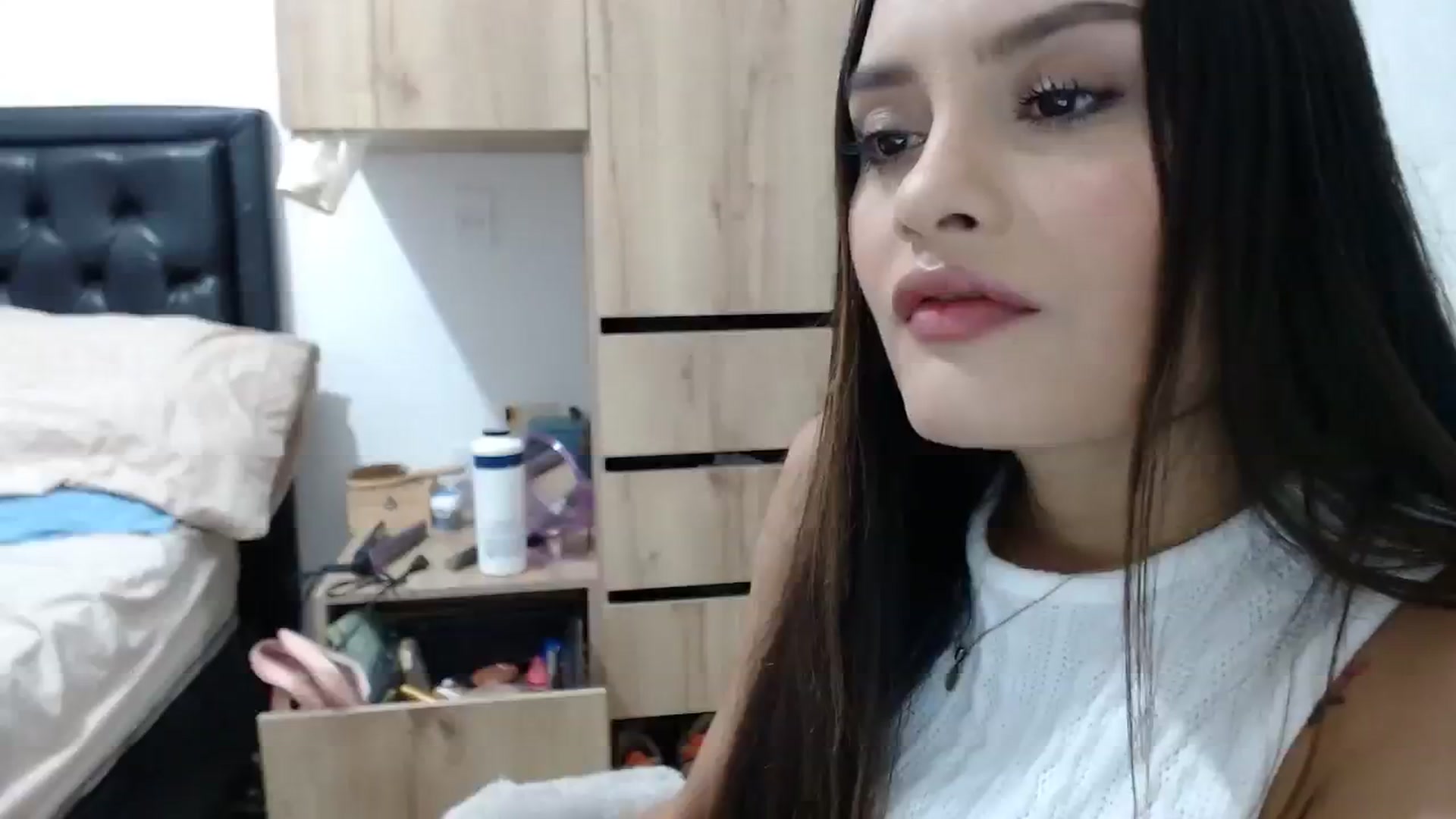 Gallery image thumbnail from nicollemiler's myfreecams stream on, 01/08/2024, 07:00 image 11 of 20