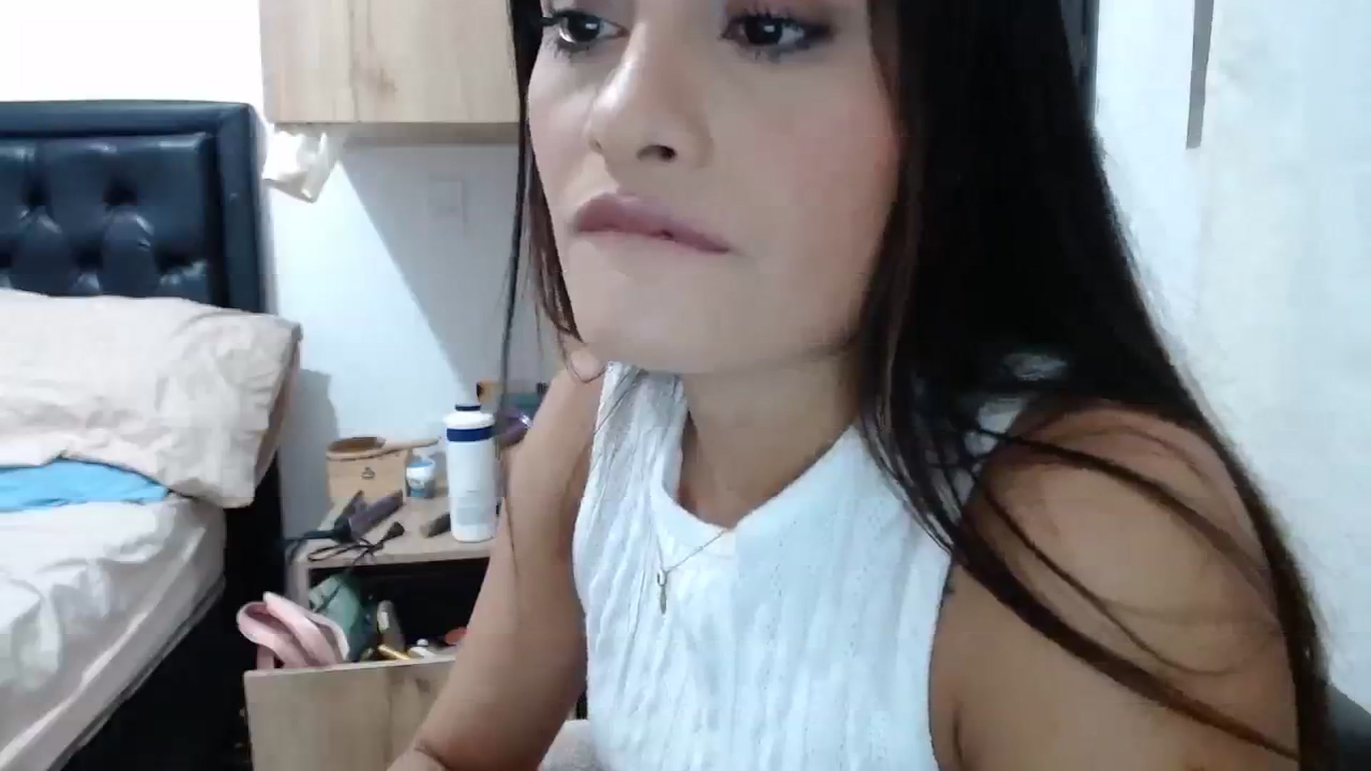 Gallery image thumbnail from nicollemiler's myfreecams stream on, 01/08/2024, 07:00 image 18 of 20