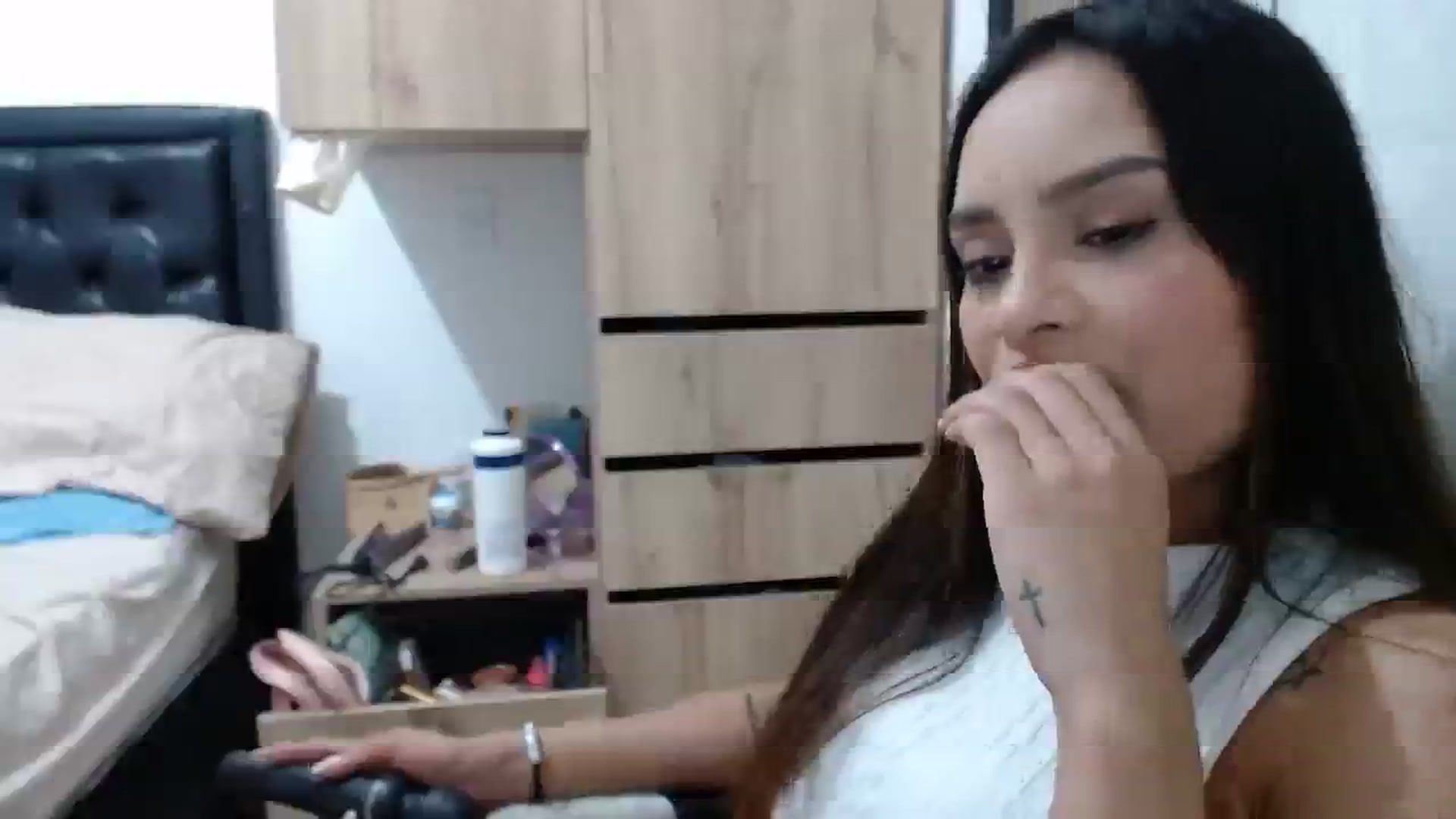 Gallery image thumbnail from nicollemiler's myfreecams stream on, 01/08/2024, 07:00 image 15 of 20