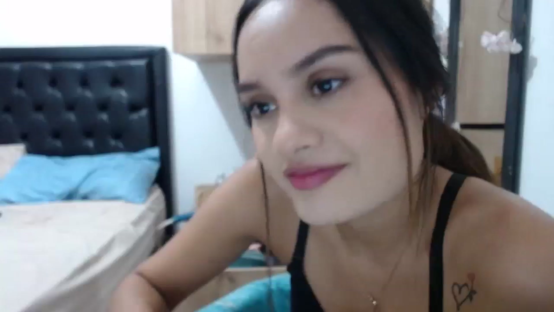 Gallery image thumbnail from nicollemiler's myfreecams stream on, 01/16/2024, 06:37 image 4 of 20