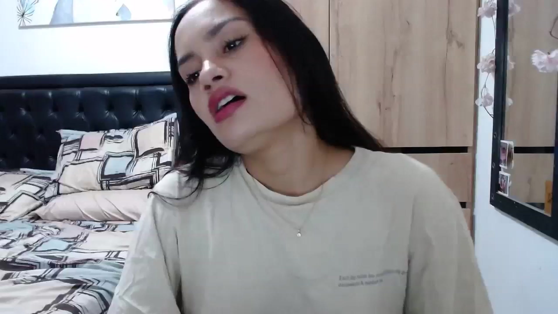 Gallery image thumbnail from nicollemiler's myfreecams stream on, 01/27/2024, 06:14 image 4 of 20
