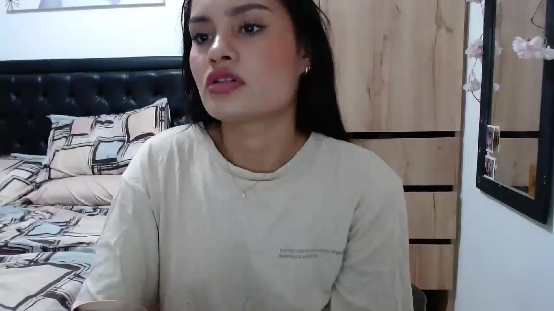 Gallery image thumbnail from nicollemiler's myfreecams stream on, 01/27/2024, 06:53 image 17 of 20