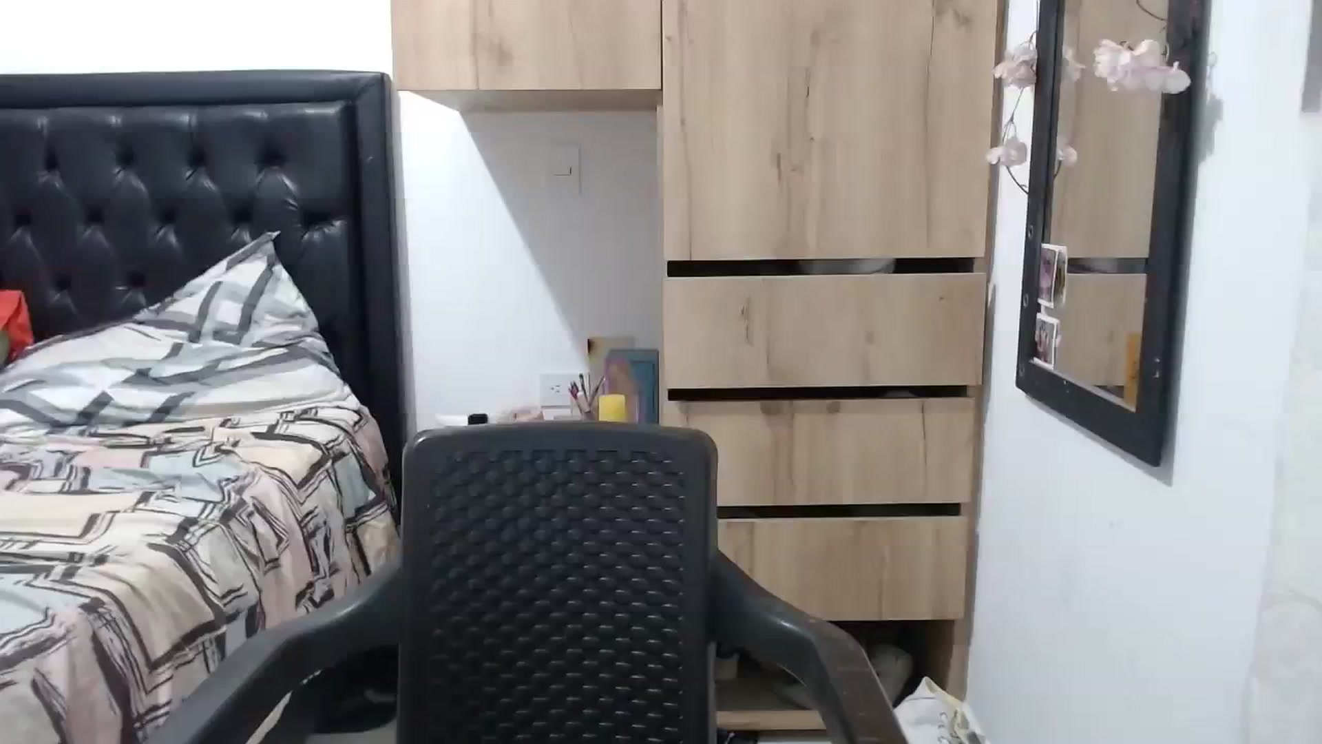 Gallery image thumbnail from nicollemiler's myfreecams stream on, 02/01/2024, 05:03 image 15 of 20