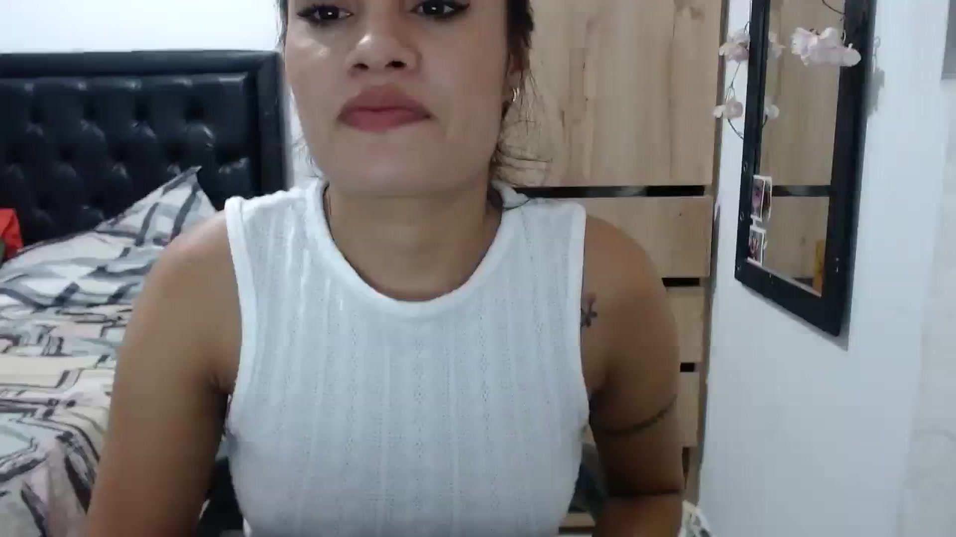 Gallery image thumbnail from nicollemiler's myfreecams stream on, 02/01/2024, 05:03 image 18 of 20
