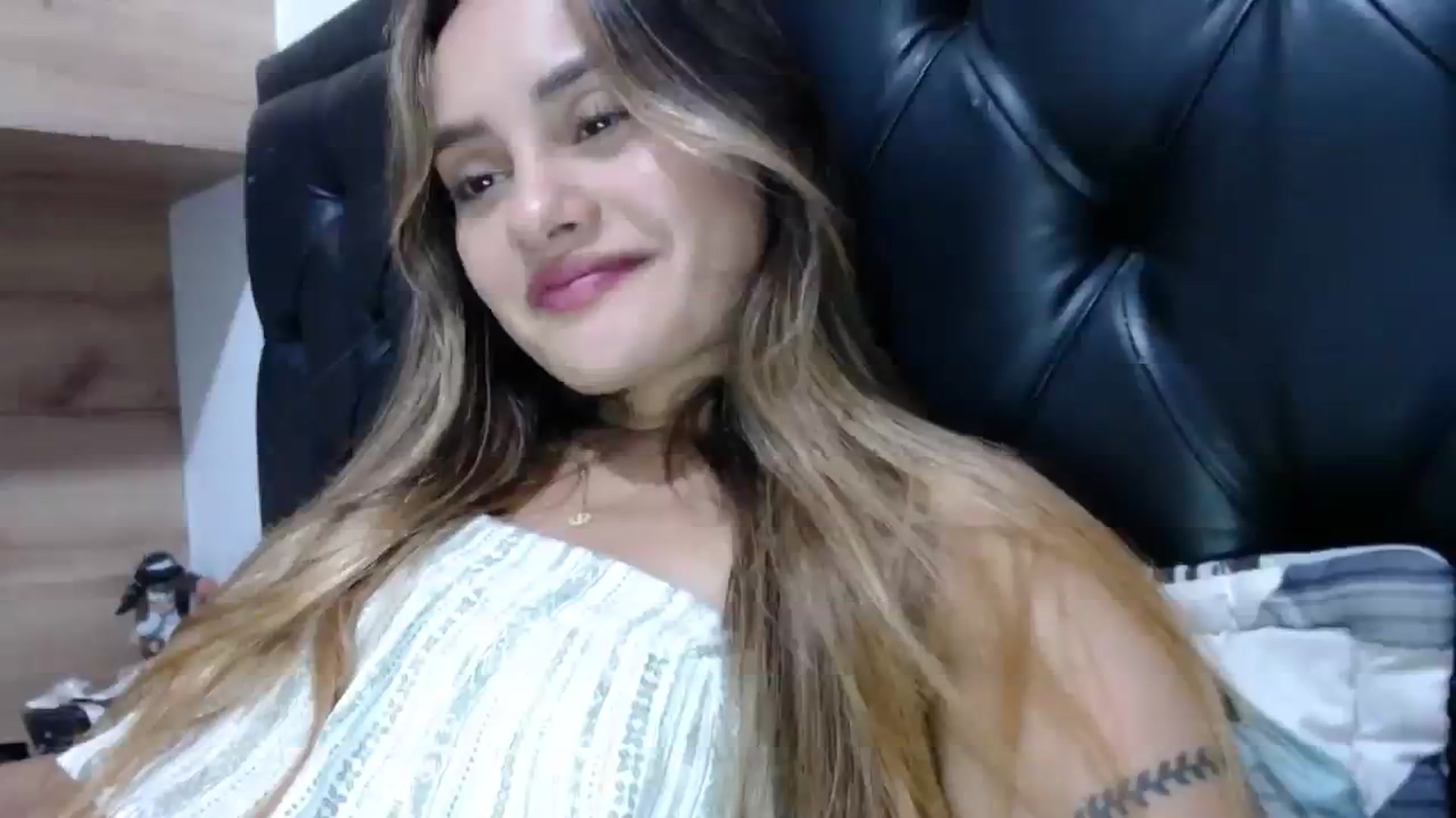 Gallery image thumbnail from nicollemiler's myfreecams stream on, 04/11/2024, 05:47 image 10 of 20