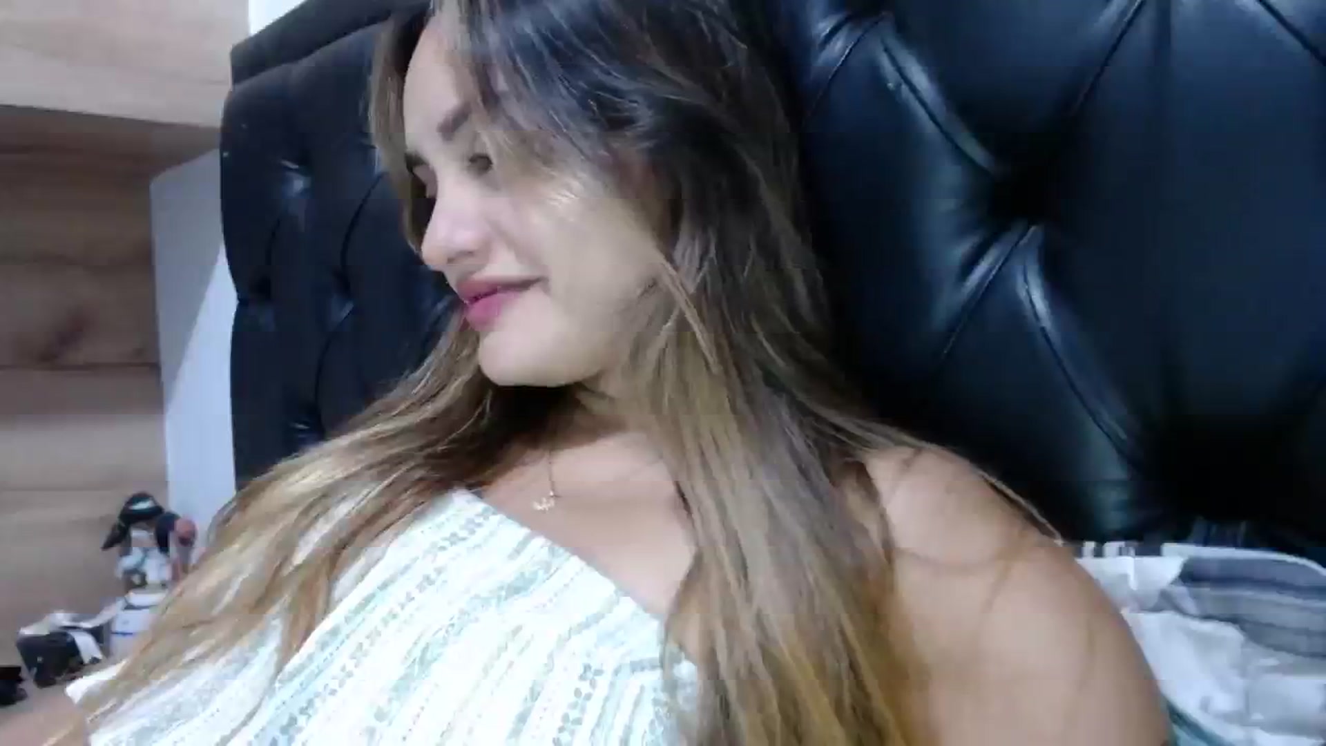 Gallery image thumbnail from nicollemiler's myfreecams stream on, 04/11/2024, 05:47 image 17 of 20