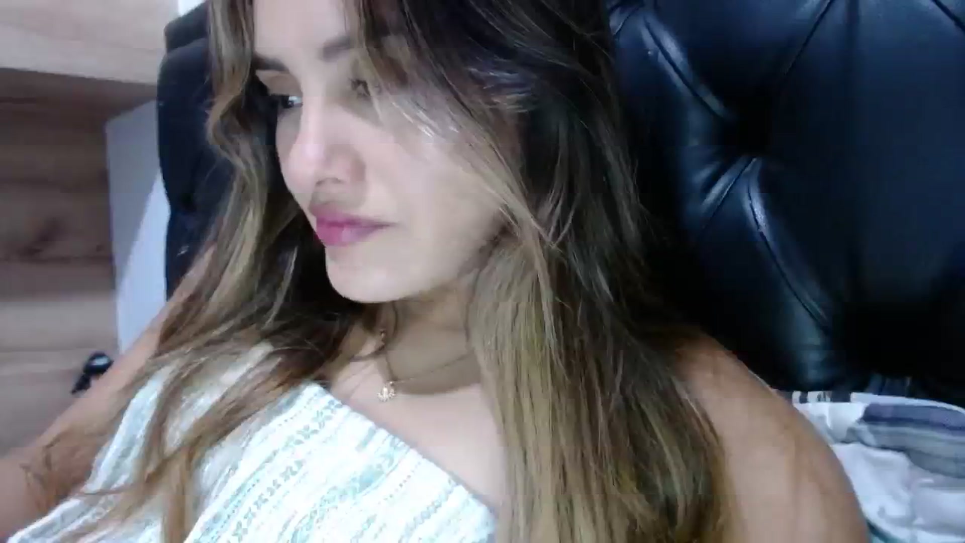 Gallery image thumbnail from nicollemiler's myfreecams stream on, 04/11/2024, 05:47 image 18 of 20