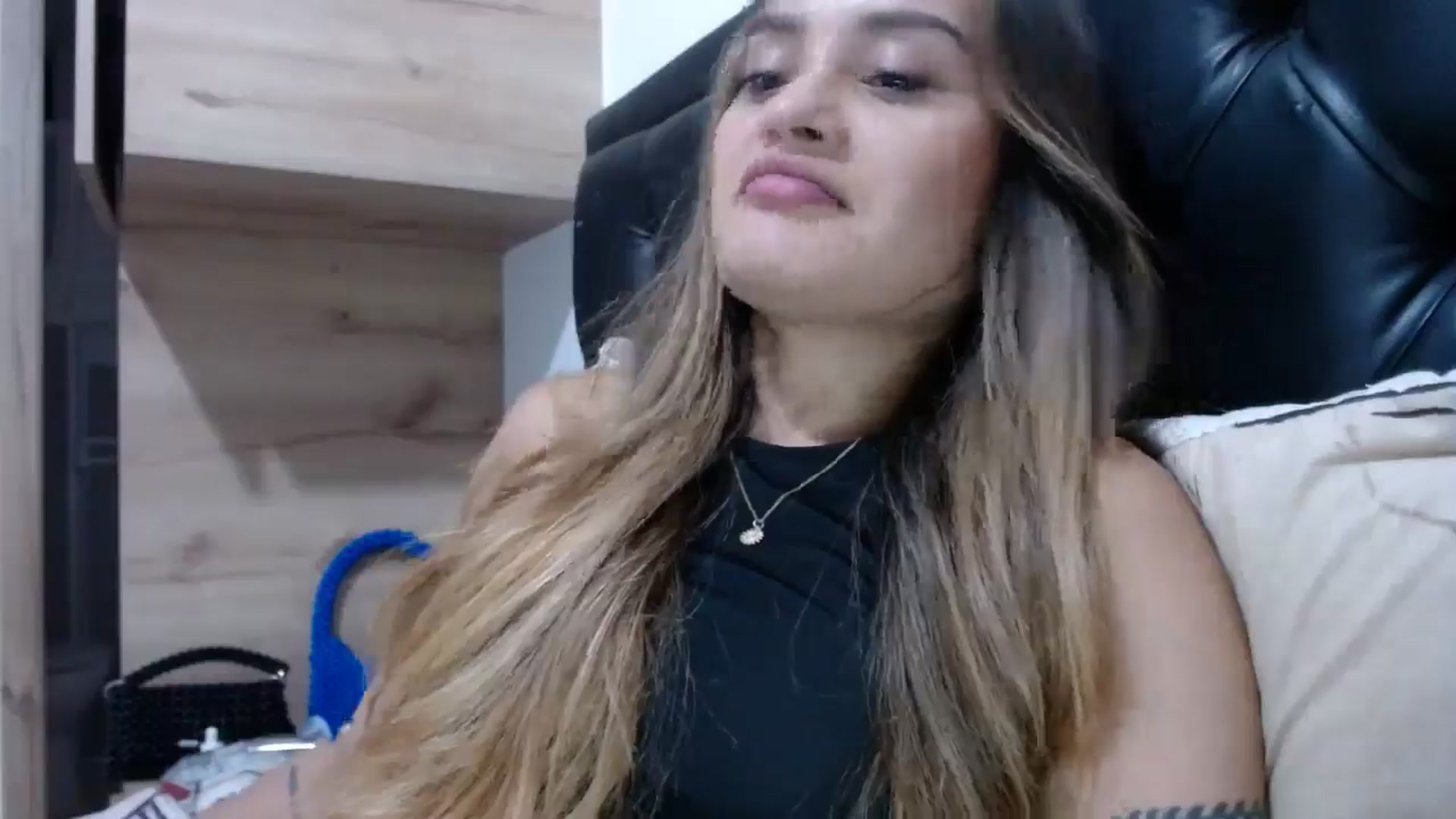 Gallery image thumbnail from nicollemiler's myfreecams stream on, 04/17/2024, 06:30 image 13 of 20