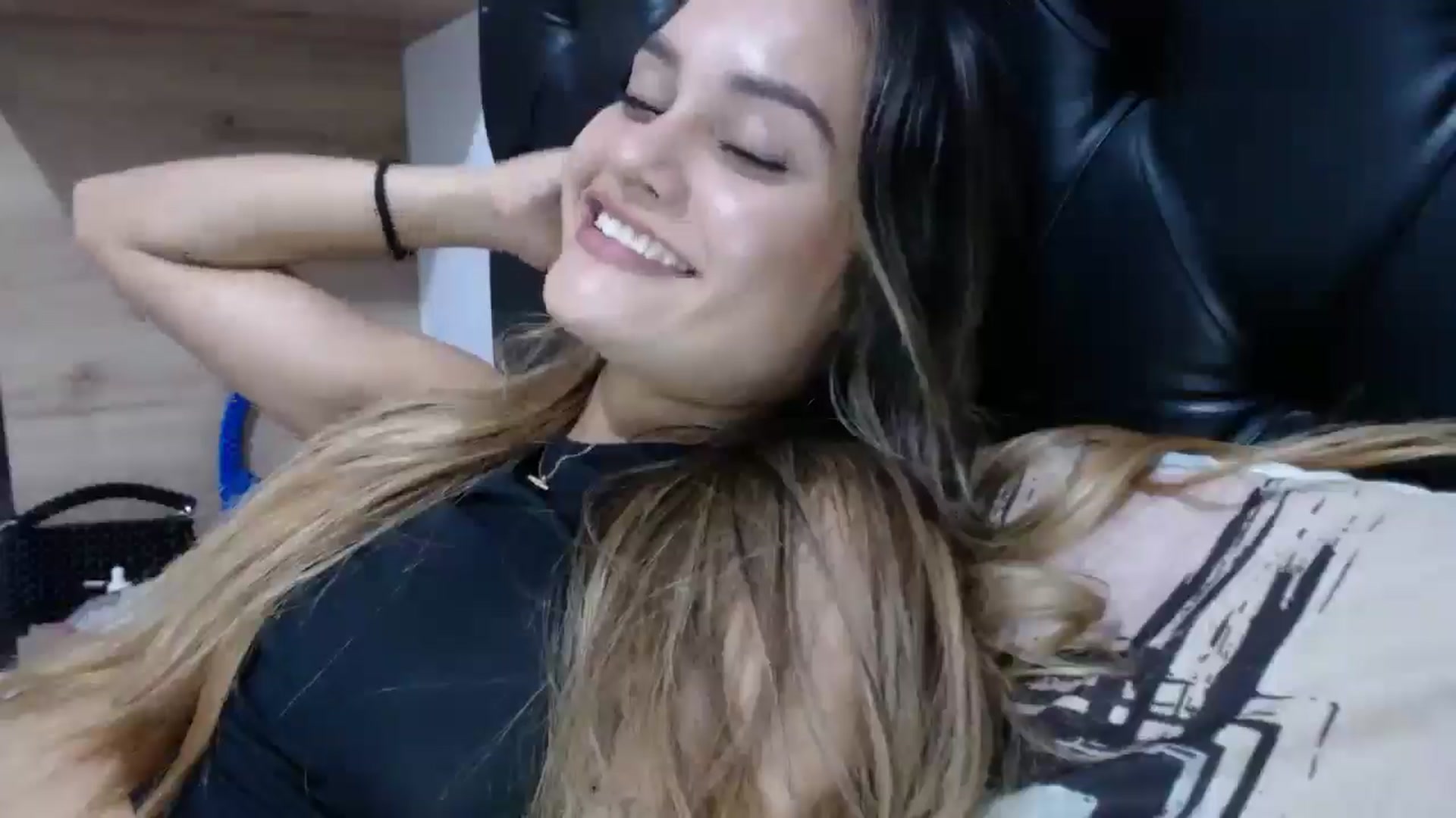 Gallery image thumbnail from nicollemiler's myfreecams stream on, 04/17/2024, 07:15 image 17 of 20