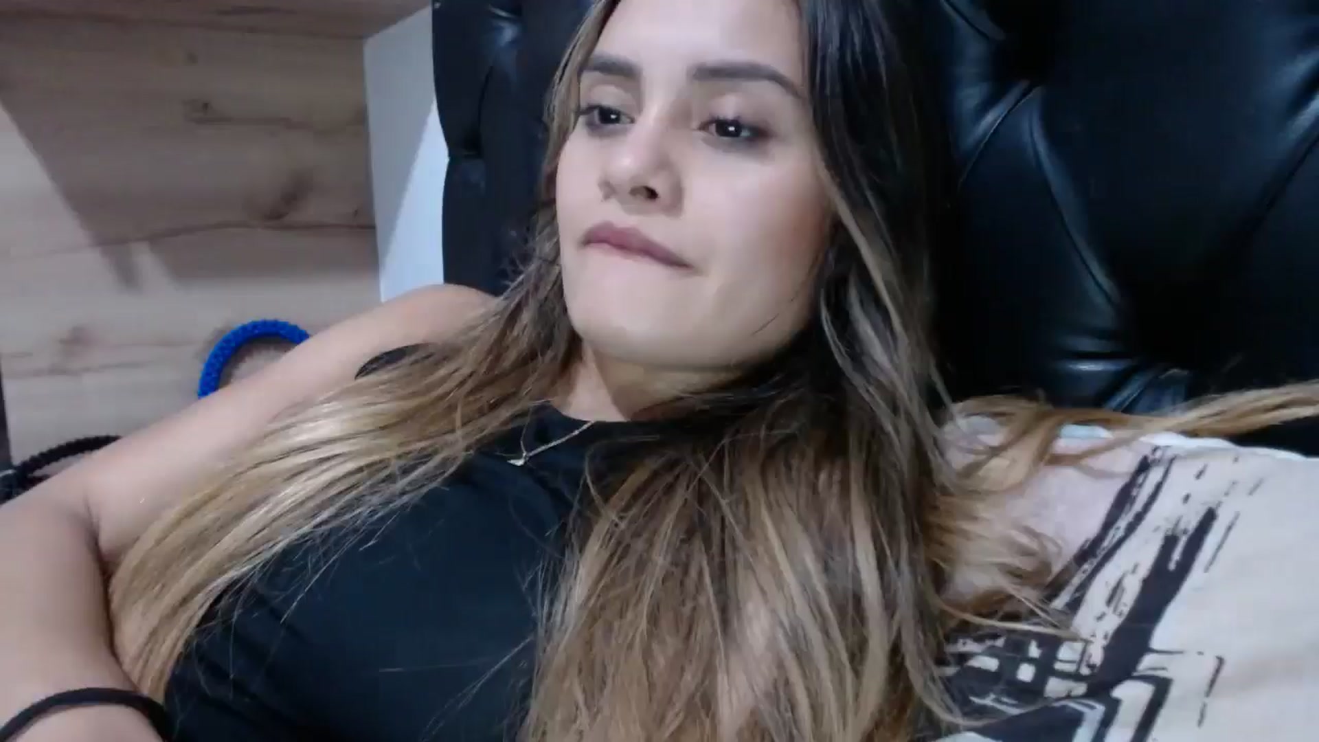 Gallery image thumbnail from nicollemiler's myfreecams stream on, 04/17/2024, 07:15 image 15 of 20