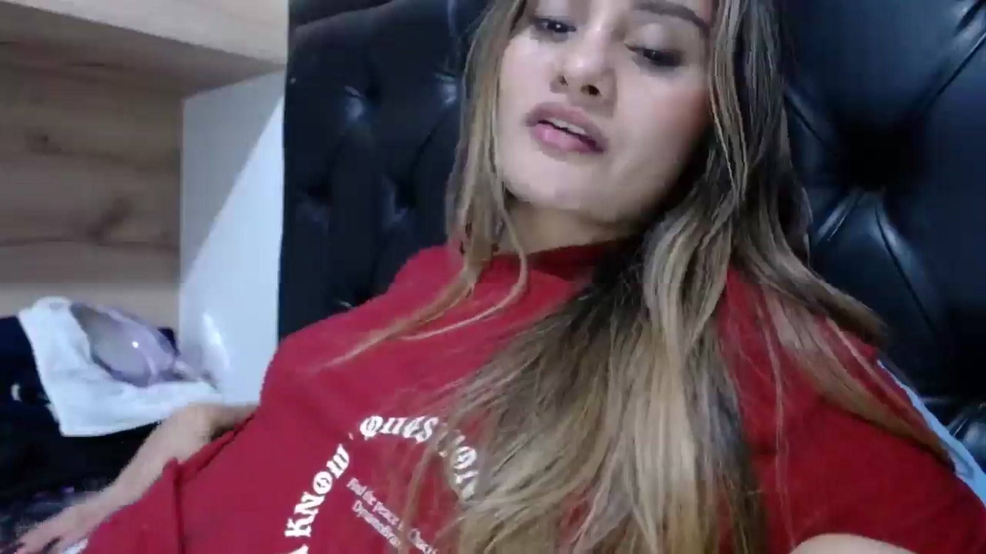 Gallery image thumbnail from nicollemiler's myfreecams stream on, 05/03/2024, 07:25 image 12 of 20