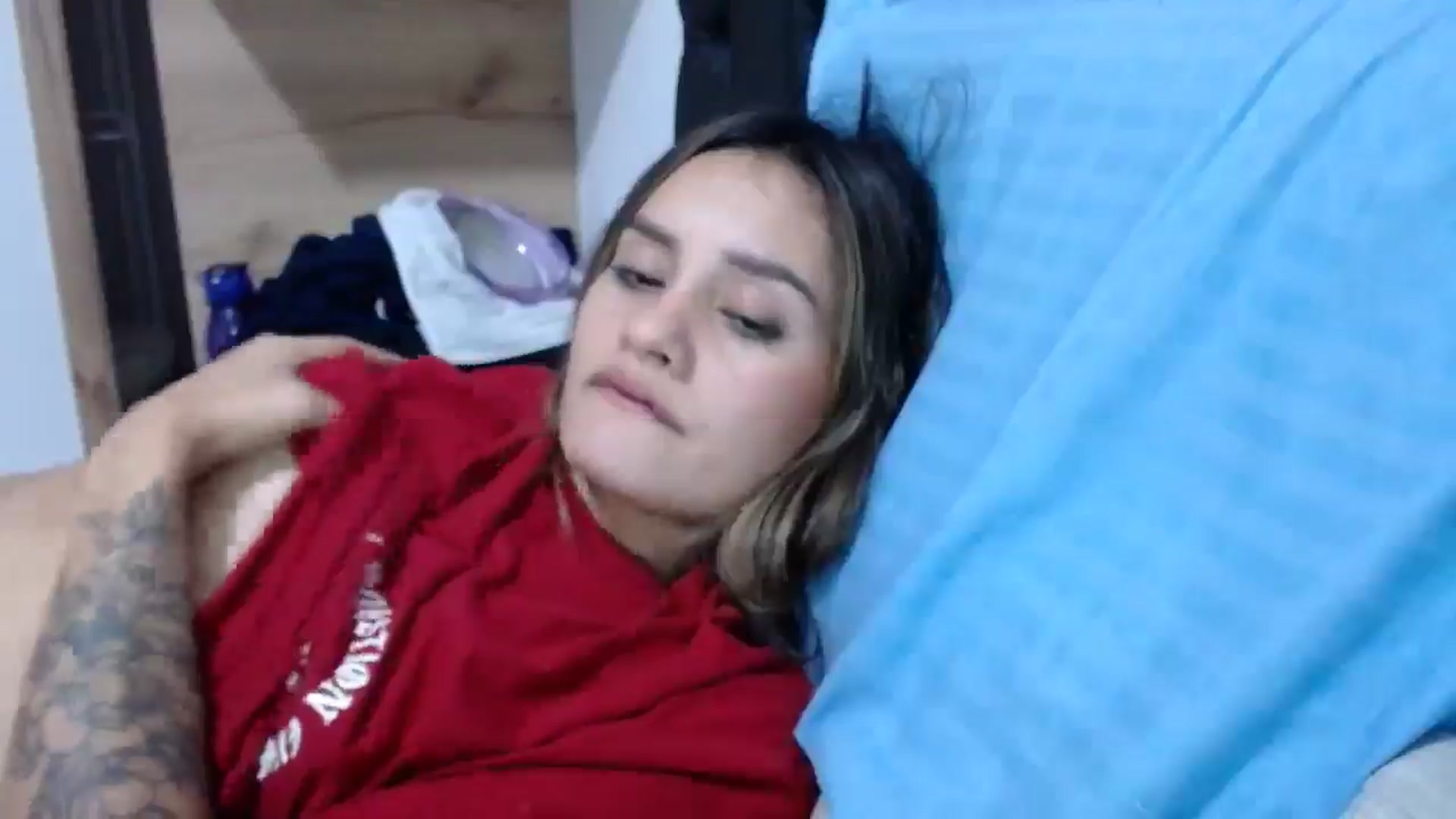 Gallery image thumbnail from nicollemiler's myfreecams stream on, 05/03/2024, 07:25 image 18 of 20